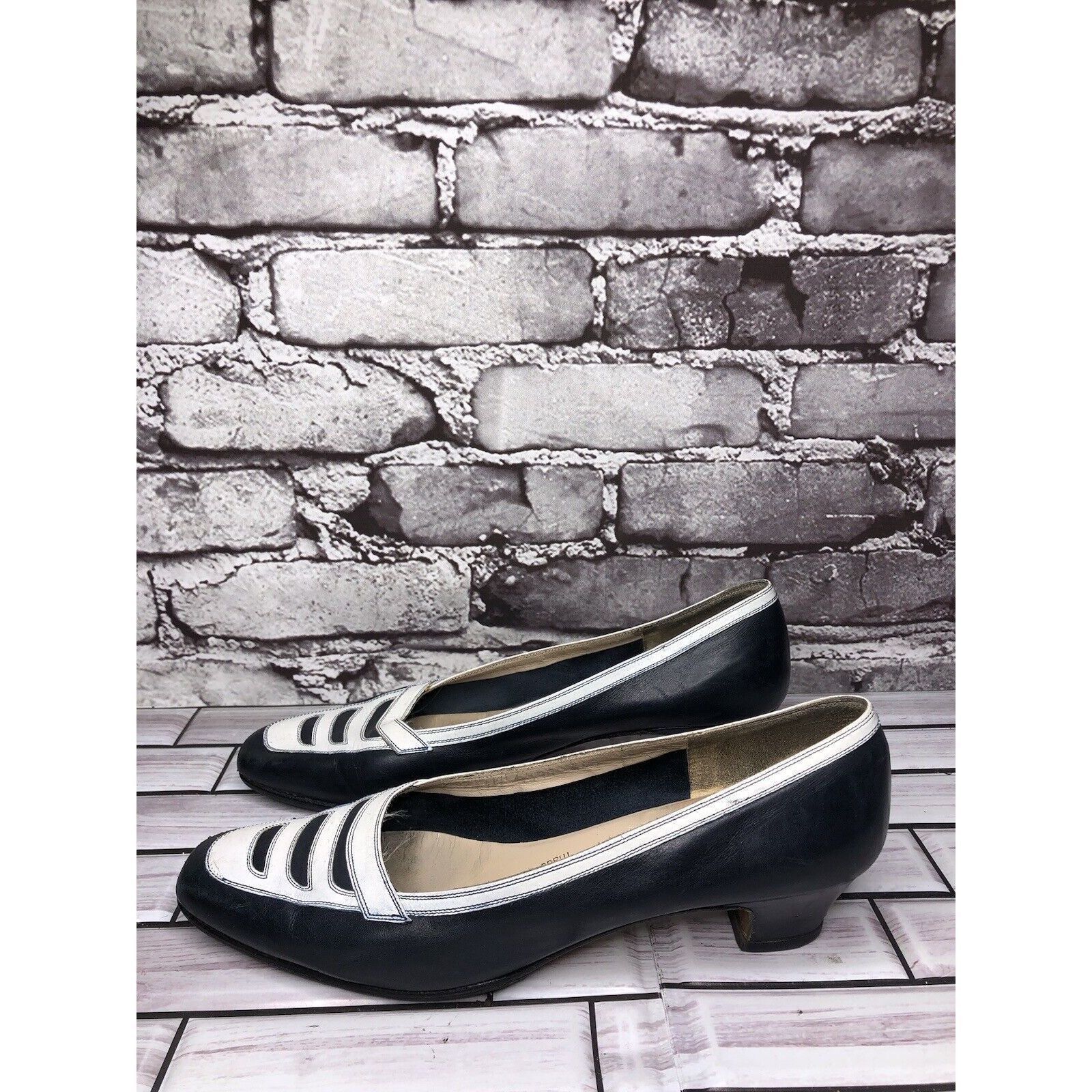 Salvatore Ferragamo Salvatore Ferragamo Boutique Blue Leather White Pump Heels W Size US 8 / IT 38 - 11 Thumbnail