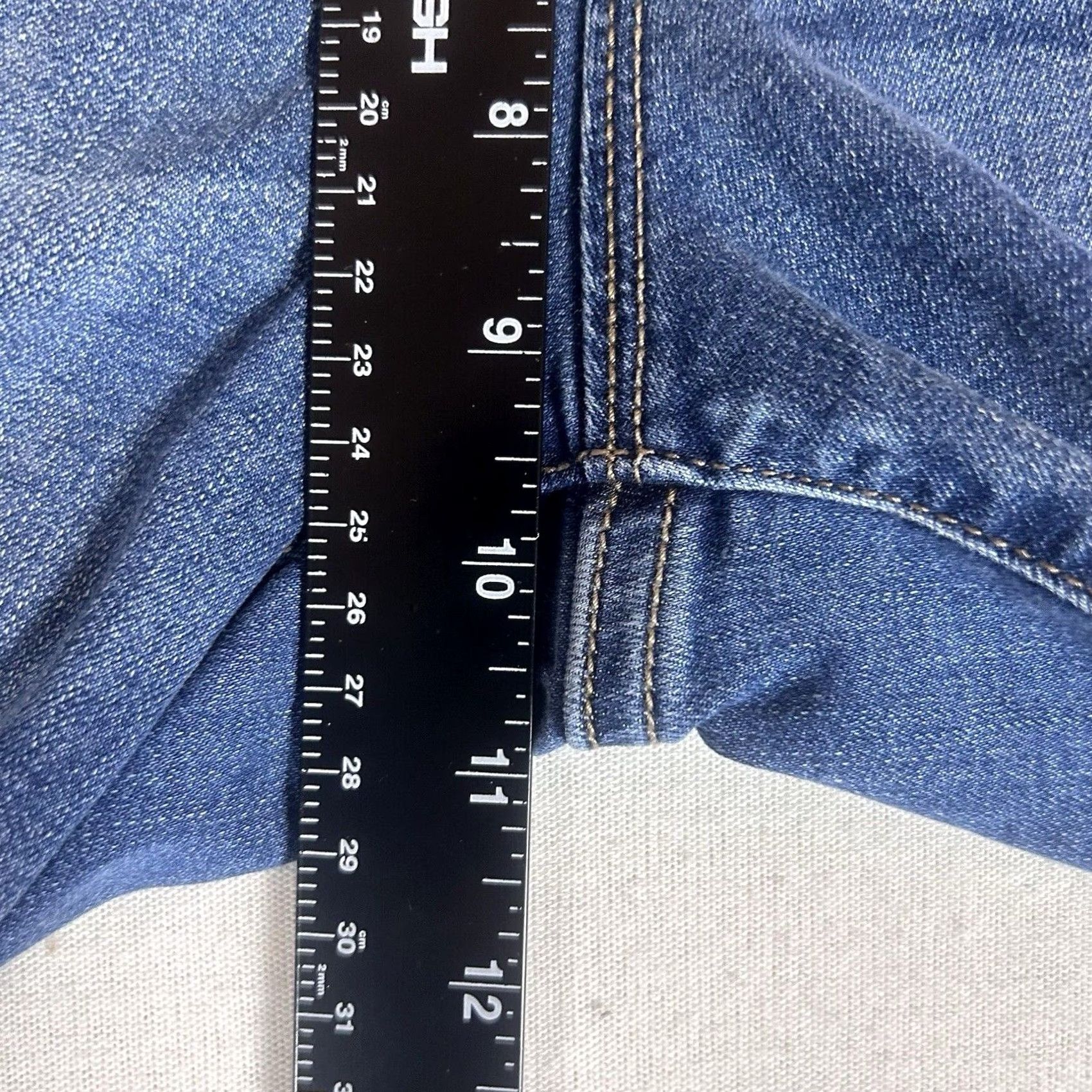 Old Navy Old Navy Rockstar Jeans Women's Size 6 Reg Skinny Stretch Distressed Blue Denim 5-Pocket Closure Zip Waist Mid Rise Regular Fit Clothing Jeans Womens Size 28" / US 6 / IT 42 - 7 Thumbnail