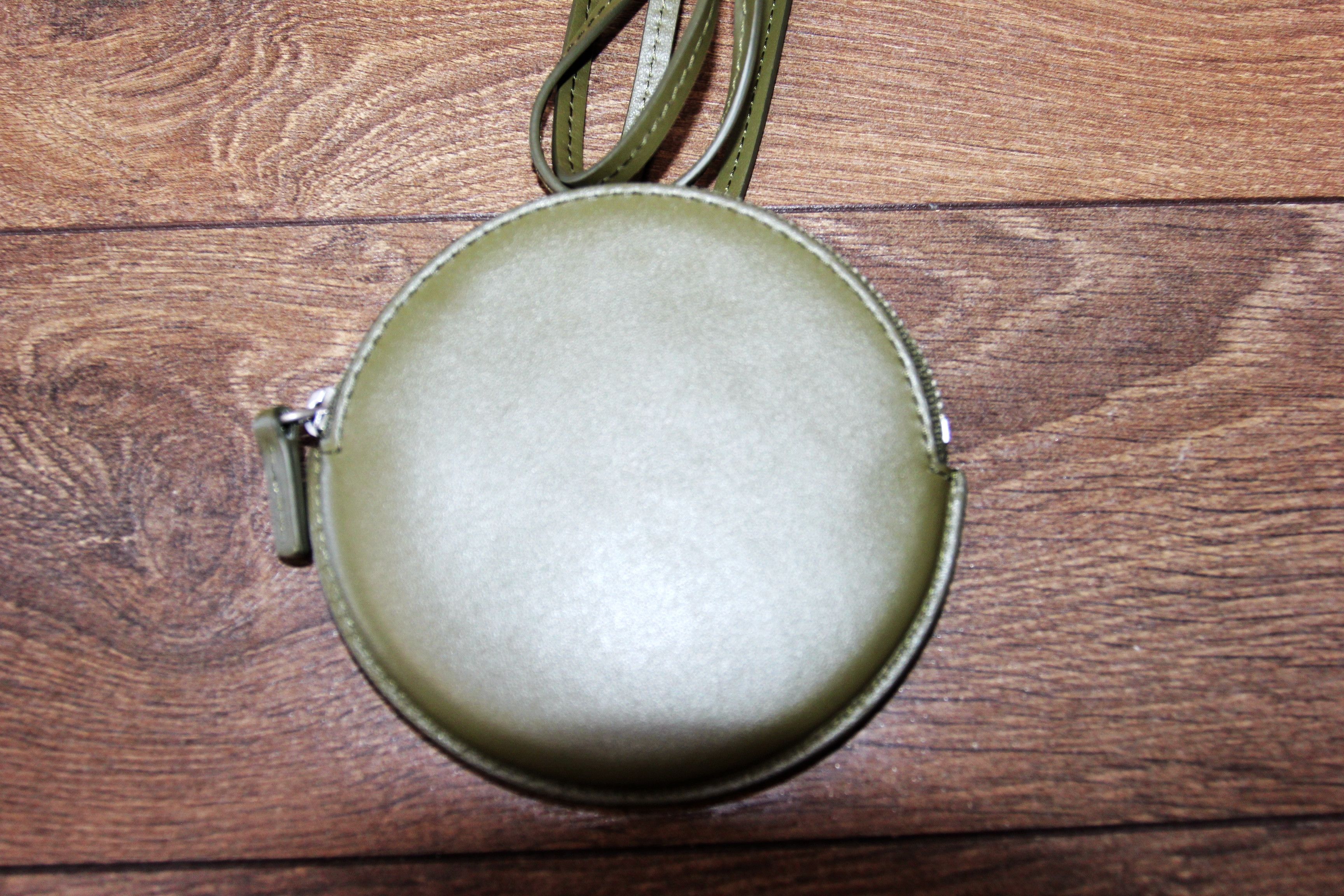 Jacquemus BNWT SS23 JACQUEMUS LE PITCHOU LEATHER CIRCLE NECK POUCH OLI Size ONE SIZE - 3 Thumbnail
