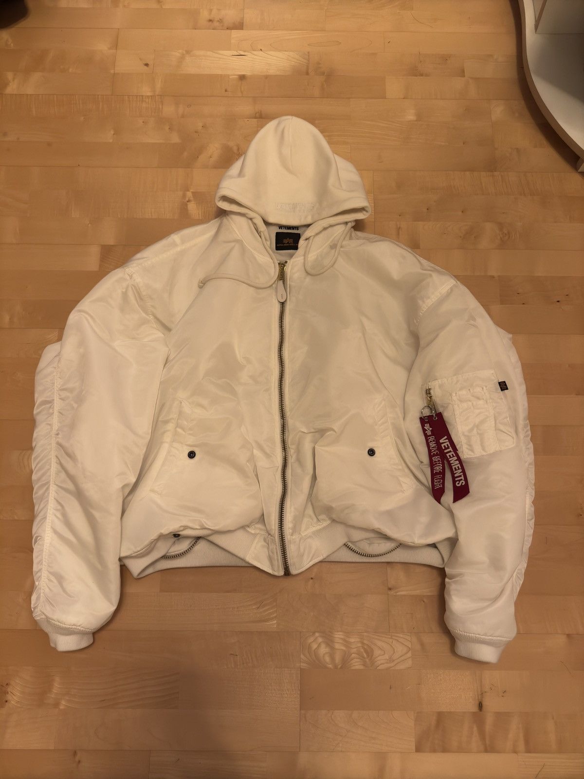 Vetements x alpha industries white oversize bomber jacket sales