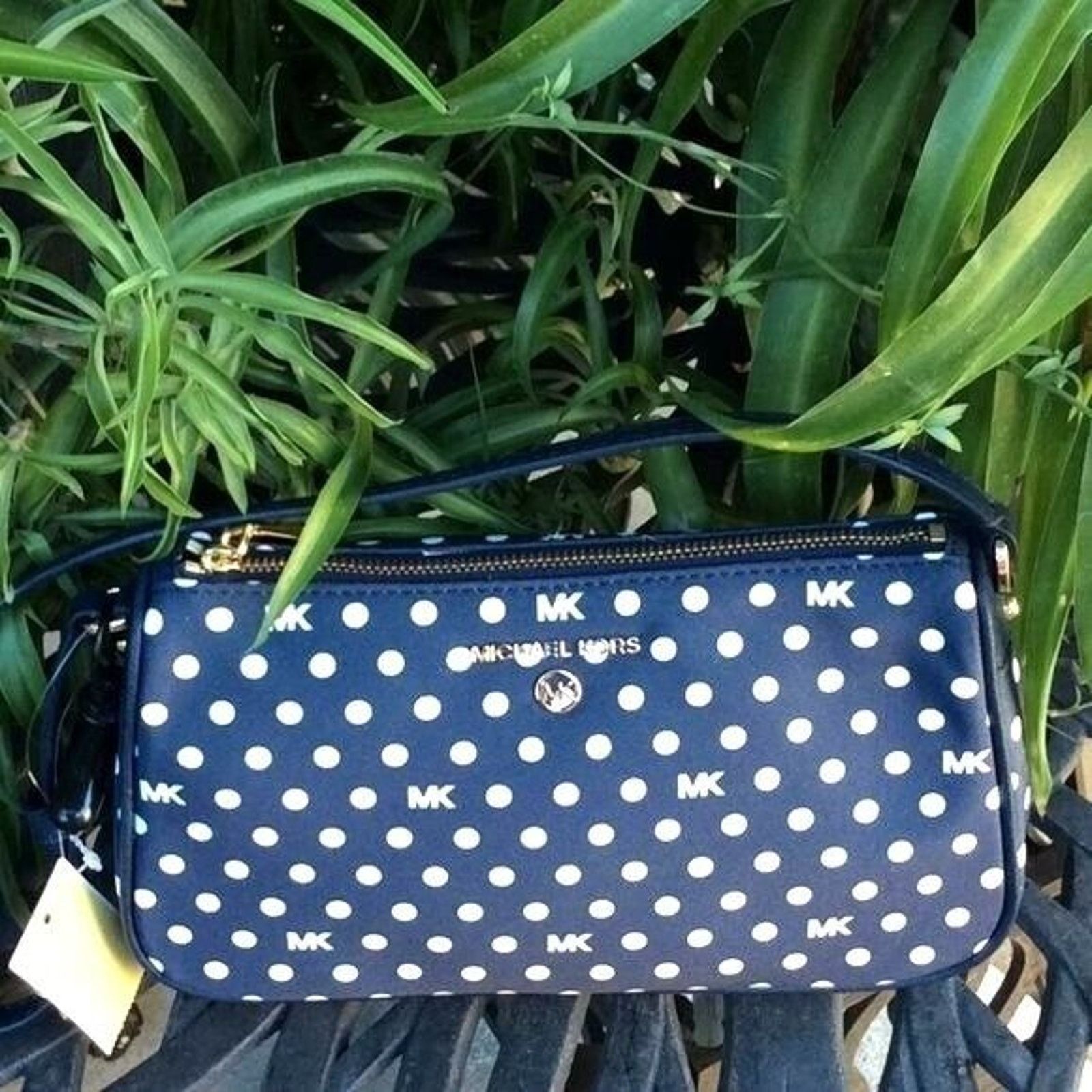 Michael Kors Michael Kors Signature Pouchette NWT Size ONE SIZE - 2 Thumbnail