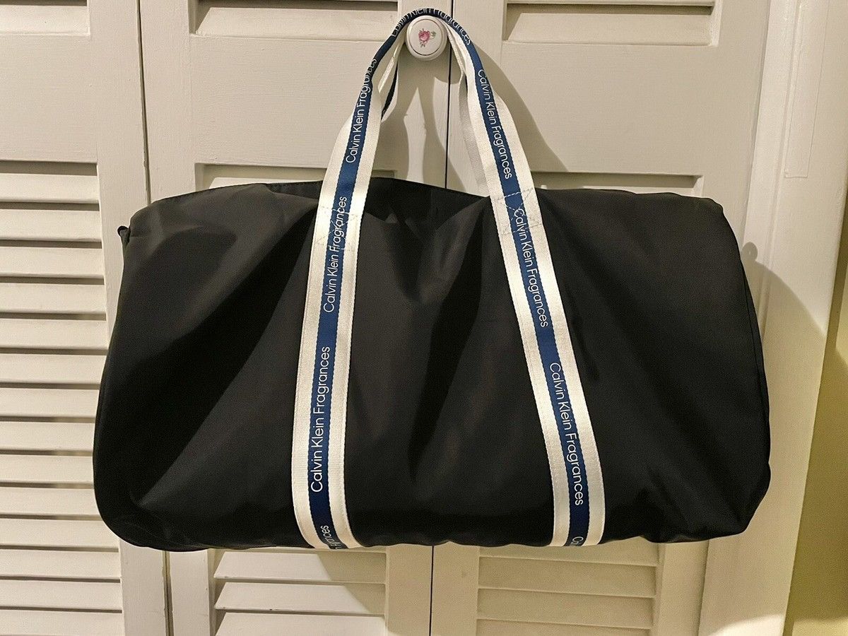 Calvin Klein New— Calvin Klein duffle bag Size ONE SIZE - 3 Thumbnail
