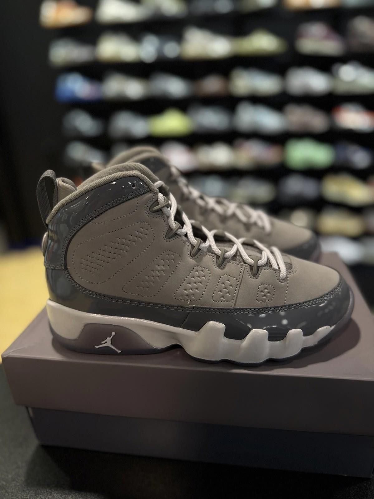 Jordan Brand Air Jordan 9 Retro (GS) Medium Grey/Cool Grey-White 7Y/8.5W Size US 7 / EU 40 - 3 Thumbnail