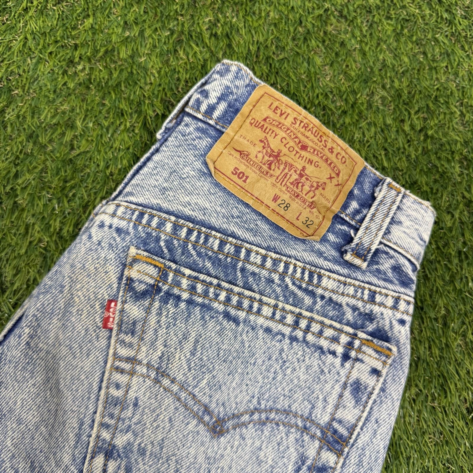 Levi's Vintage Levi's 501 Light Wash Button Fly Jeans Size ONE SIZE - 2 Thumbnail