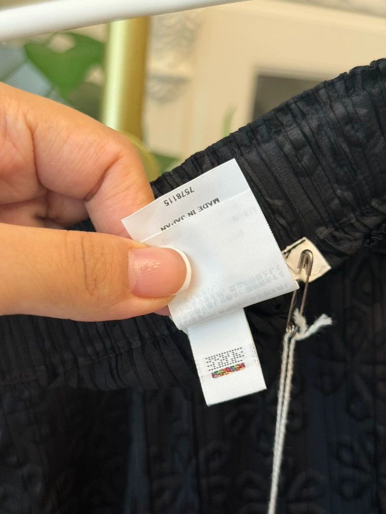 Issey Miyake Issey Miyake size:3 Black pleated skirt Size 42" / US 20 - 6 Thumbnail