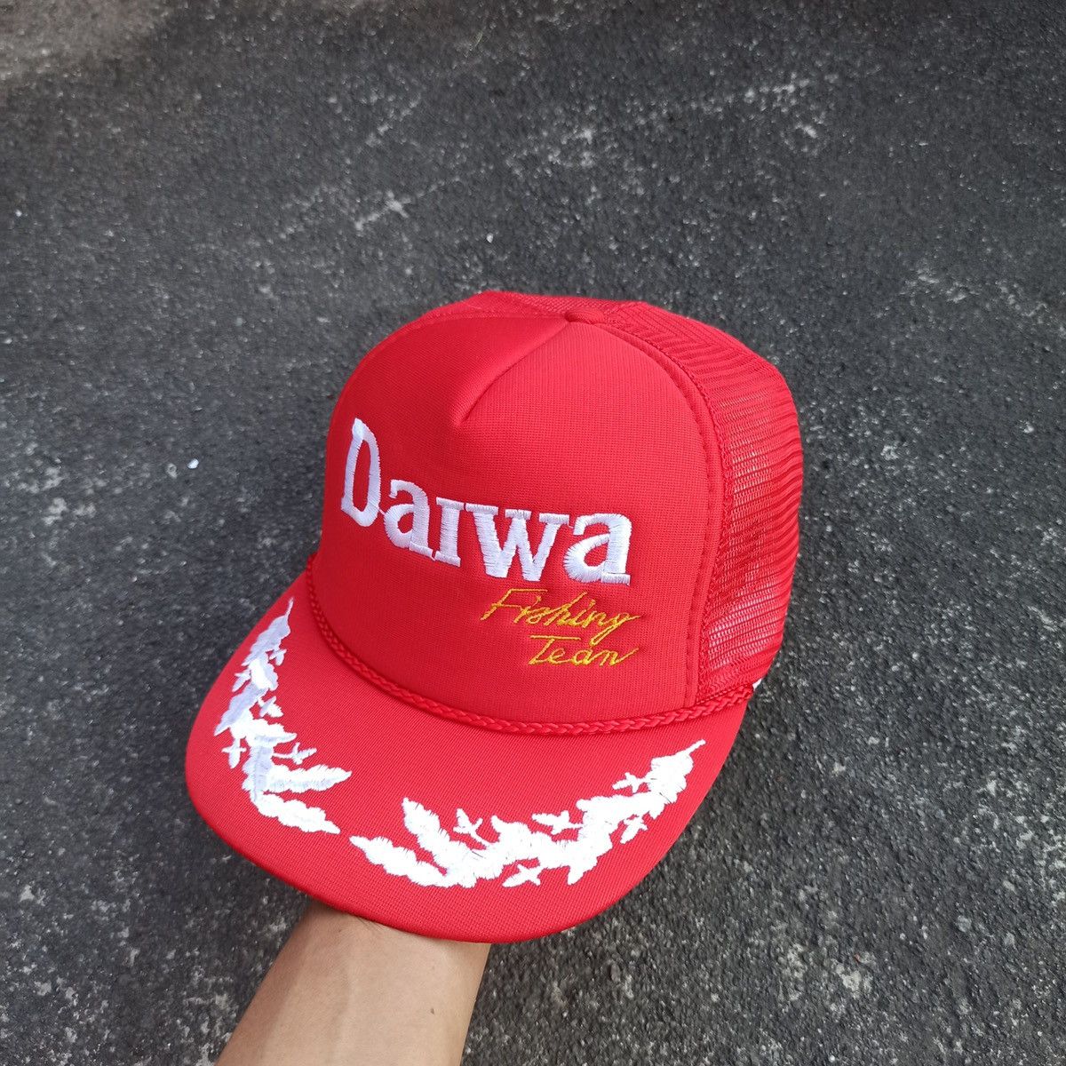 Vintage VINTAGE DAIWA FISHING TEAM TRUCKER HAT. Size ONE SIZE - 1 Thumbnail