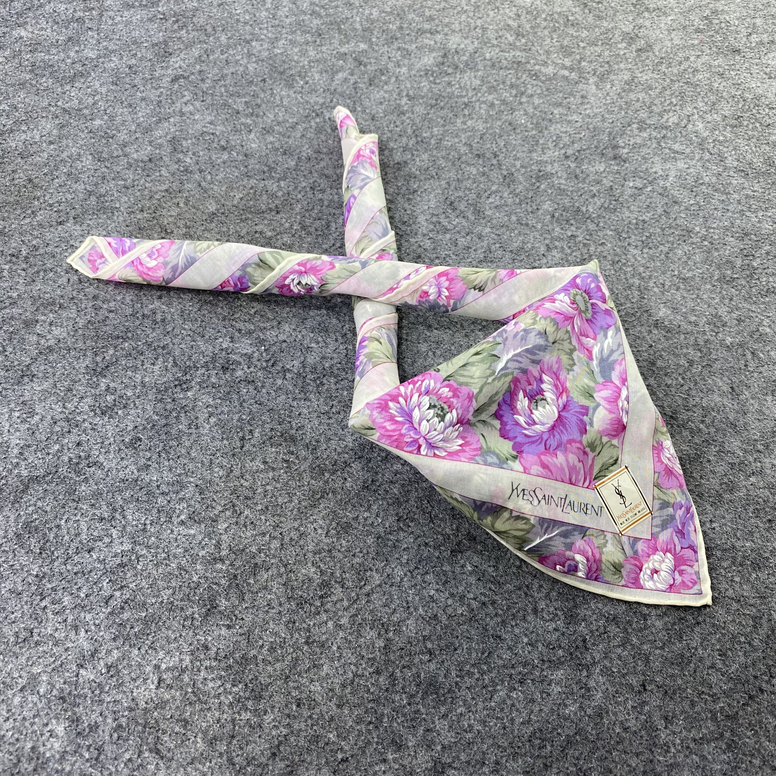 Yves Saint Laurent Yves Saint Laurent Handkerchief / Bandana /Neckerchief-B2115 Size ONE SIZE - 1 Thumbnail