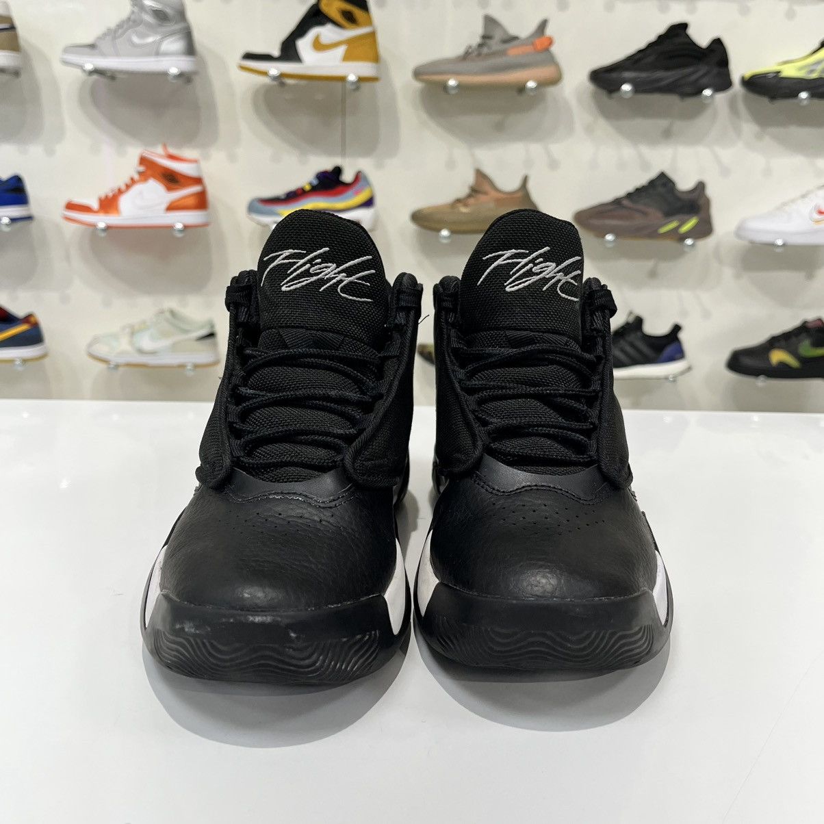 Nike Air Jordan Max Aura 4 Black Metallic Silver (GS) Size US 6 / EU 39 - 9 Thumbnail