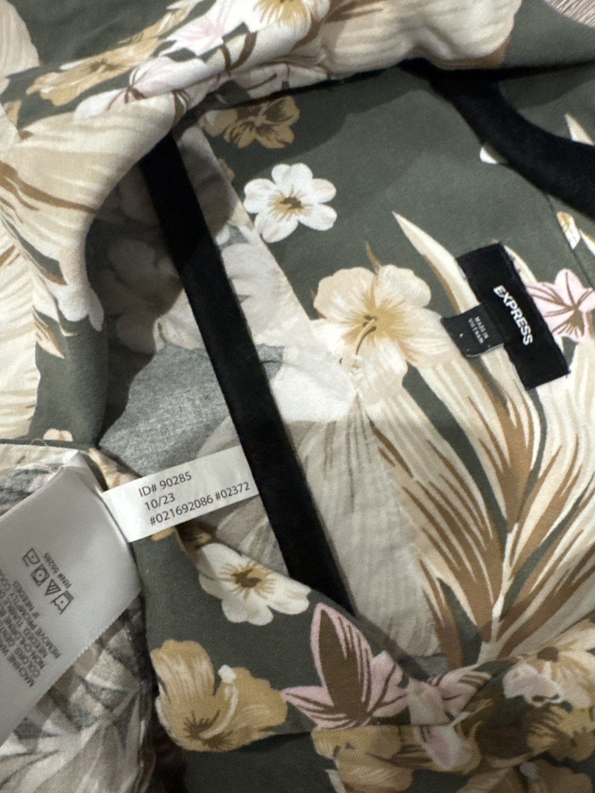 Express Express Tropical Floral Camp Collar Rayon Shirt L Size US L / EU 52-54 / 3 - 5 Thumbnail