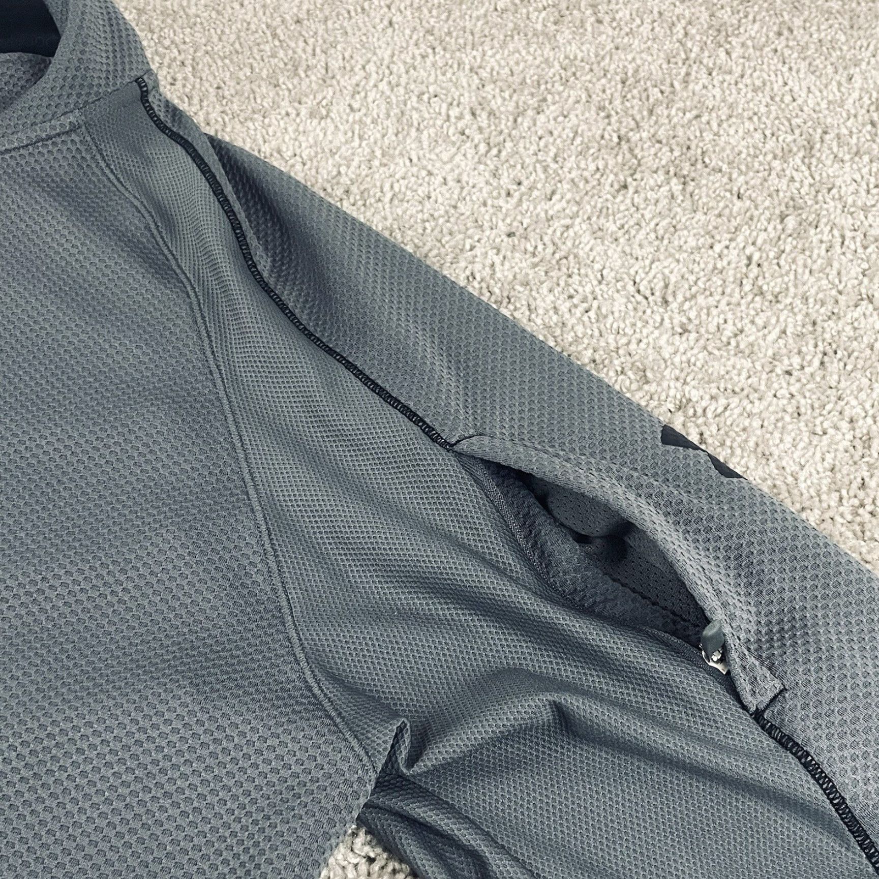 Under Armour Under Armour Pullover Mens XL Gray Combine Training 1/4 Zip Jersey Moisture Wicking Slim Fit Long Sleeve Gym 1/4 Zip E42 Size US XL / EU 56 / 4 - 6 Thumbnail