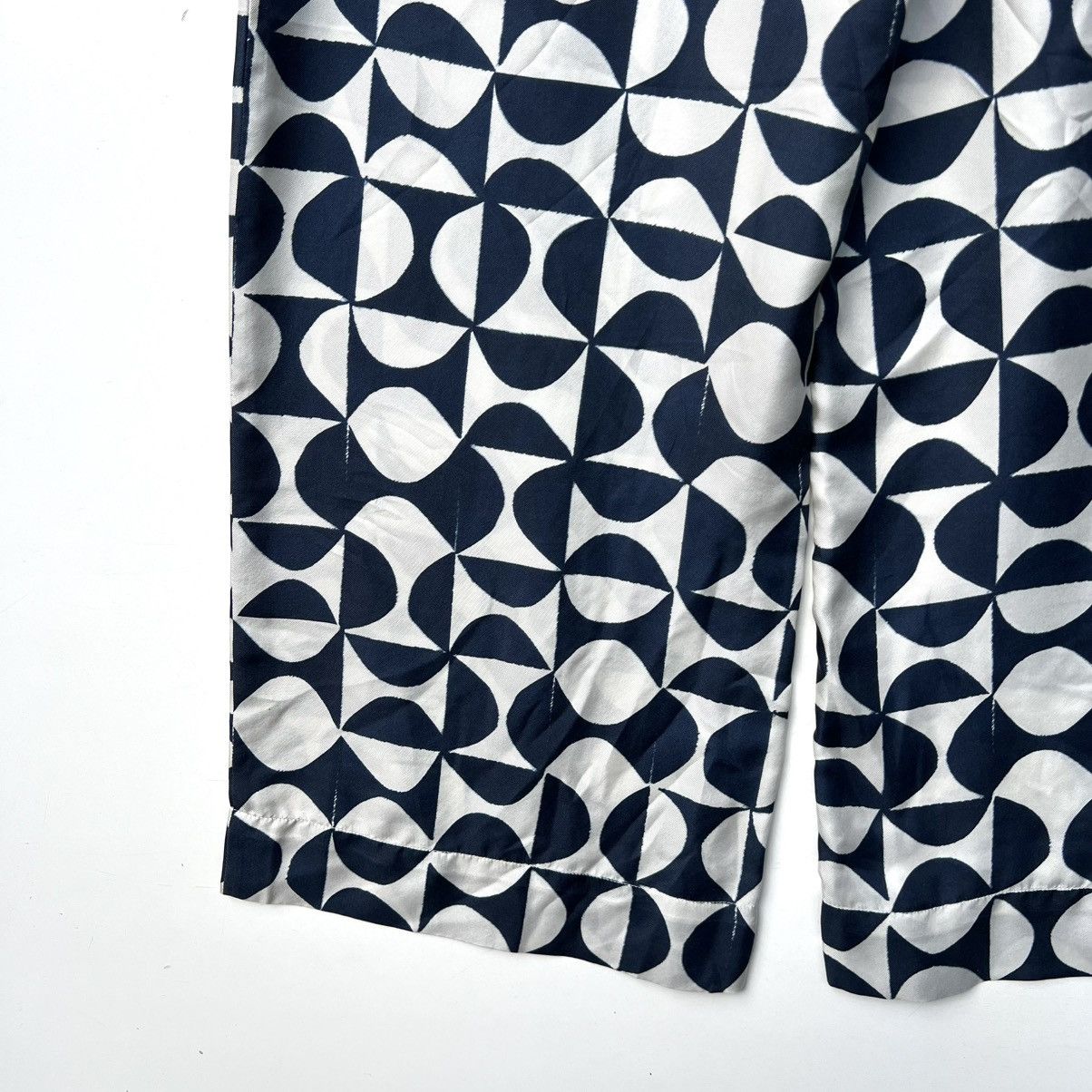 Max Mara Max Mara silk belted trousers Size 26" / US 2 / IT 38 - 5 Thumbnail