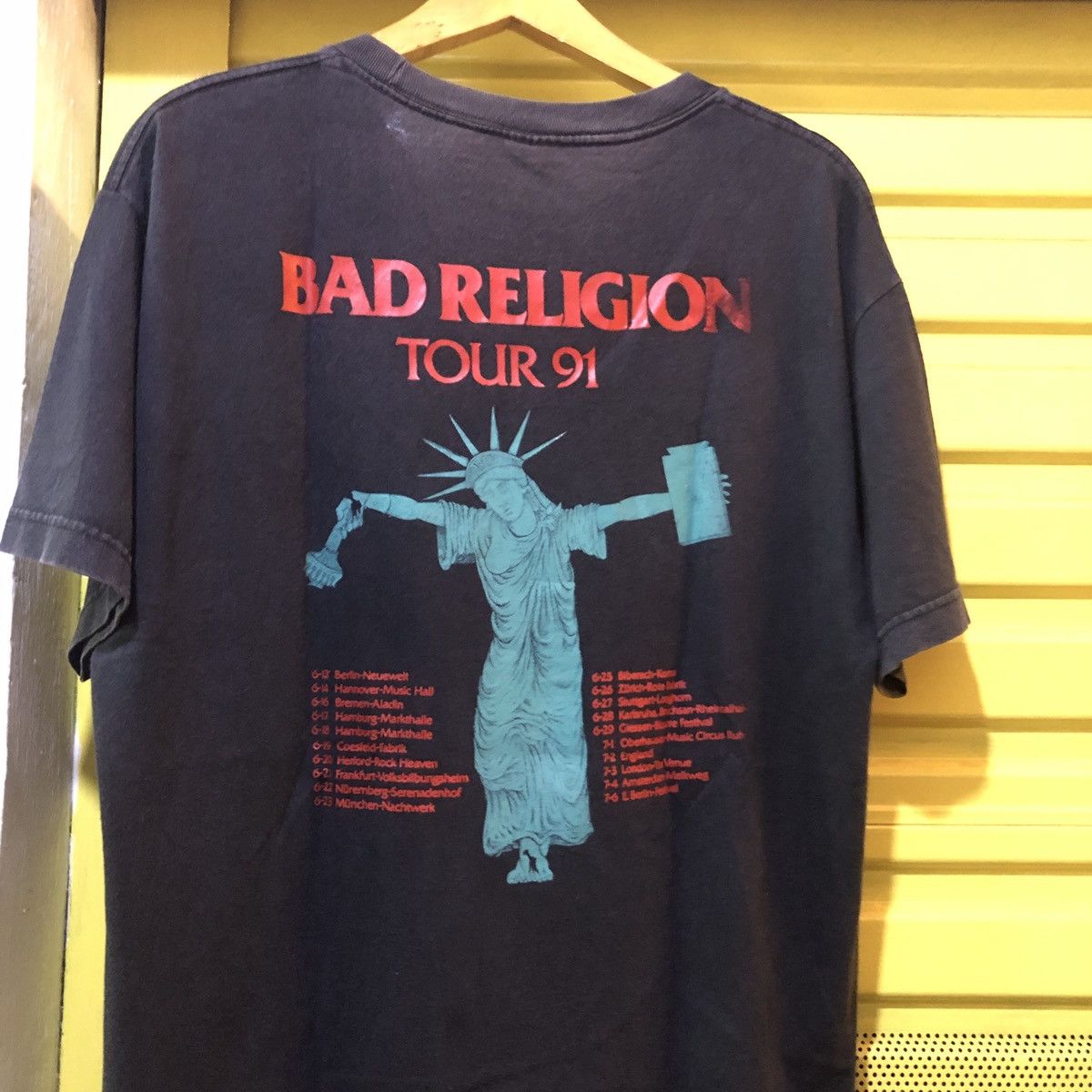 Band Tees Bad religion Tour Tee Size US L / EU 52-54 / 3 - 5 Thumbnail