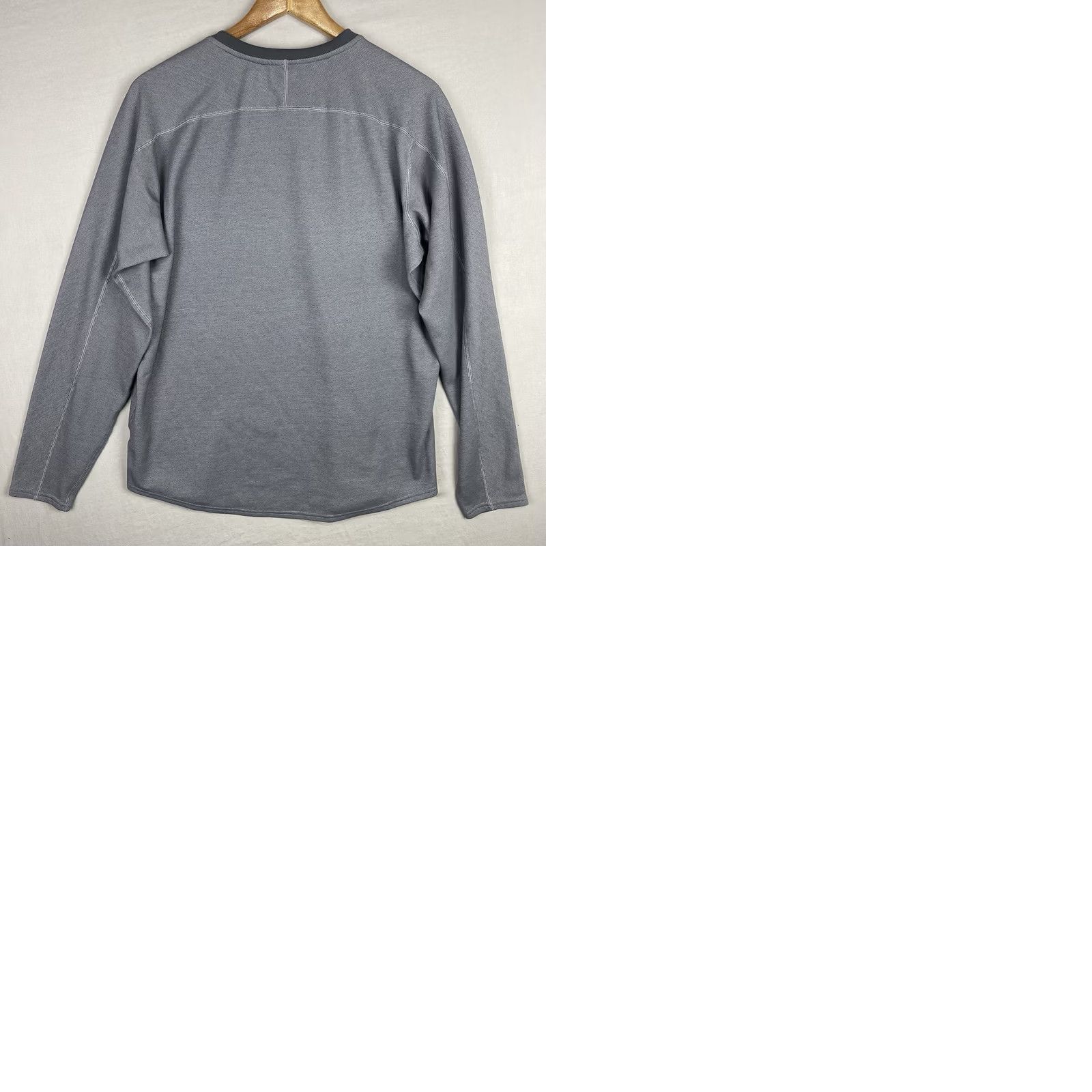 Patagonia Patagonia Shirt Mens L Gray Capilene Baselayer Performance Long Sleeve Pullover Casual Activewear Size US L / EU 52-54 / 3 - 9 Thumbnail