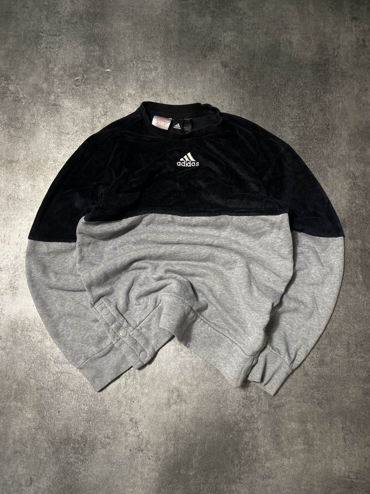 Adidas 🔥Offers🔥Adidas Sweatshirt Center Logo Streetwear Size US XS / EU 42 / 0 - 1 Thumbnail