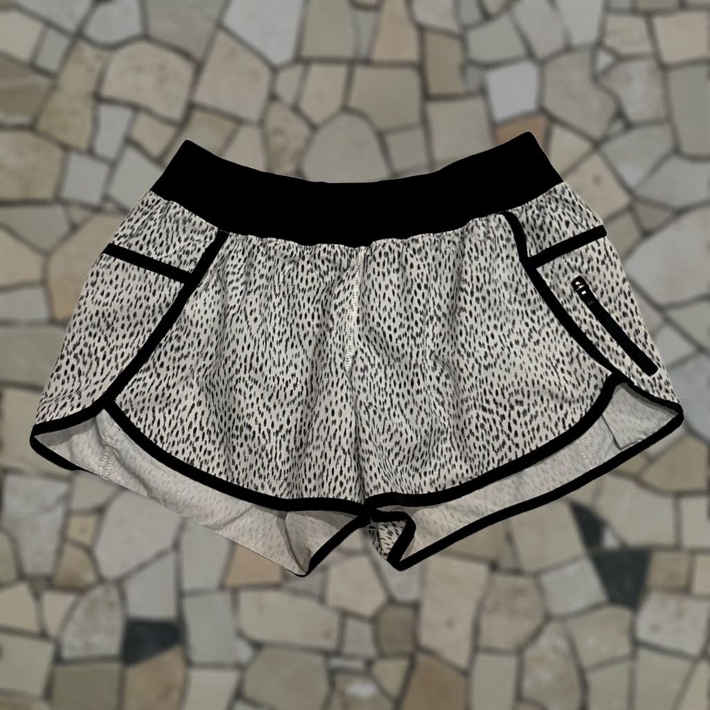 Lululemon Lululemon Tracker Short Lined 3.5" Inseam Women’s 6 Tan Cheetah Print Athletic Shorts Womens Regular 6 Size 28" / US 6 / IT 42 - 1 Thumbnail