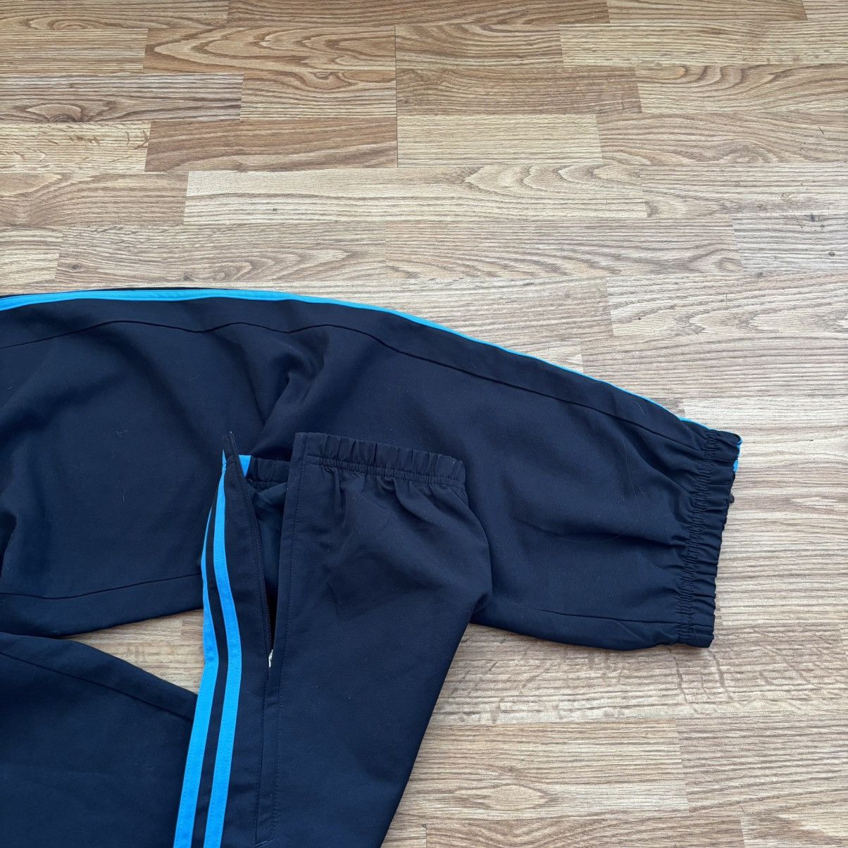 Nike Vintage Adidas Liverpool Track Pants Mans size L Size US 35 - 8 Thumbnail