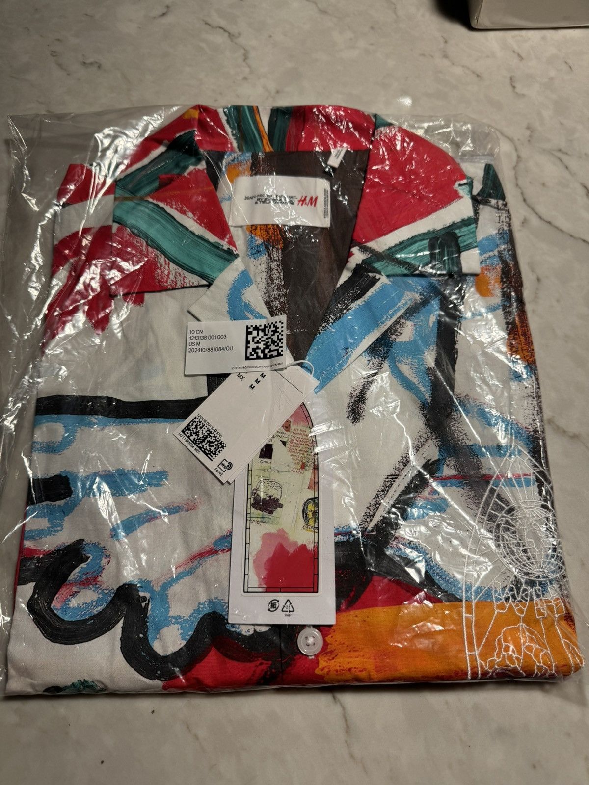 H&M × Jean-Michel Basquiat × Who Decides War H&M x Who Decides War x Basquiat LOOSE FIT RESORT SHIRT Size US M / EU 48-50 / 2 - 2 Thumbnail
