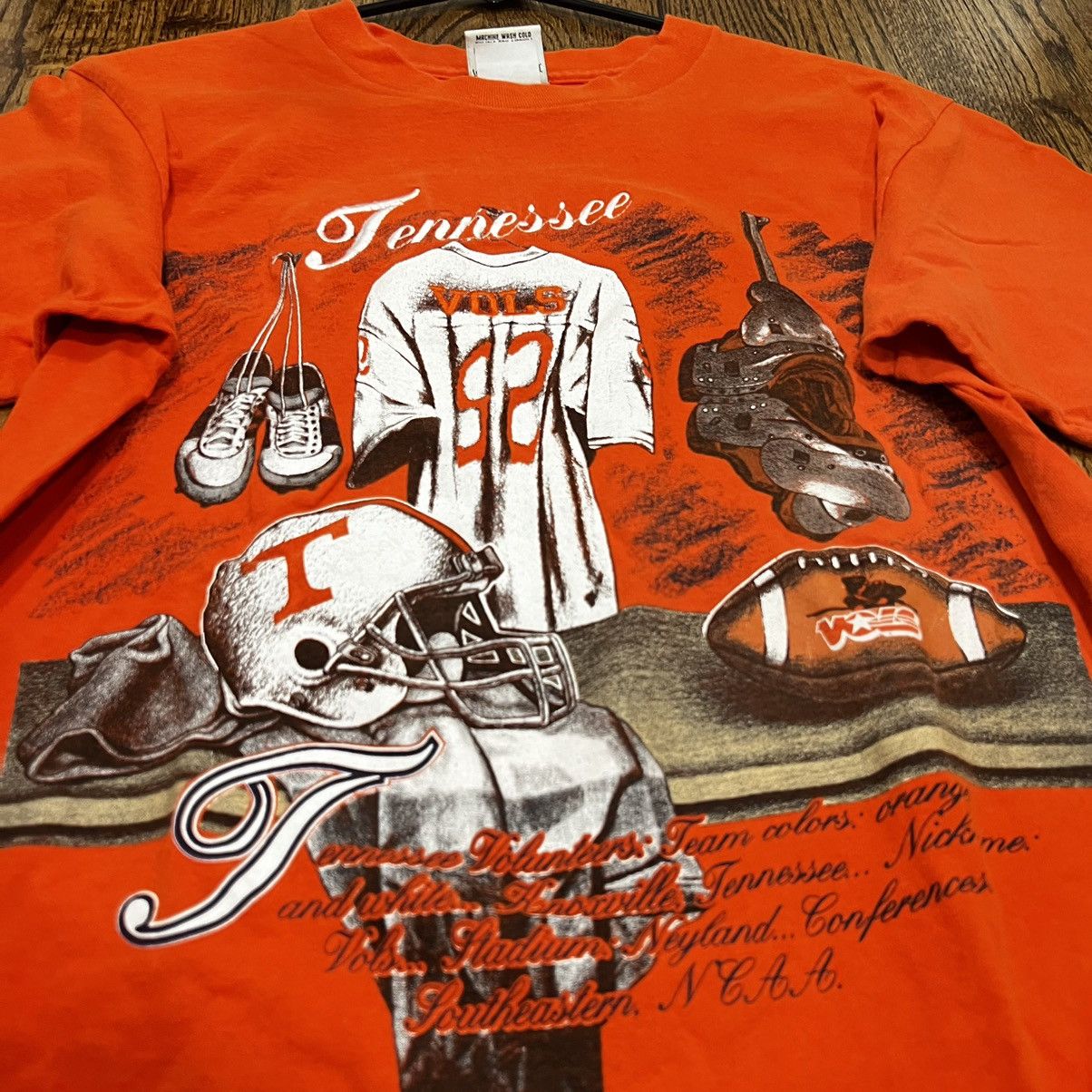 Nutmeg 90’s VTG TENNESSEE FOOTBALL NUTMEG TEE Size US L / EU 52-54 / 3 - 2 Thumbnail