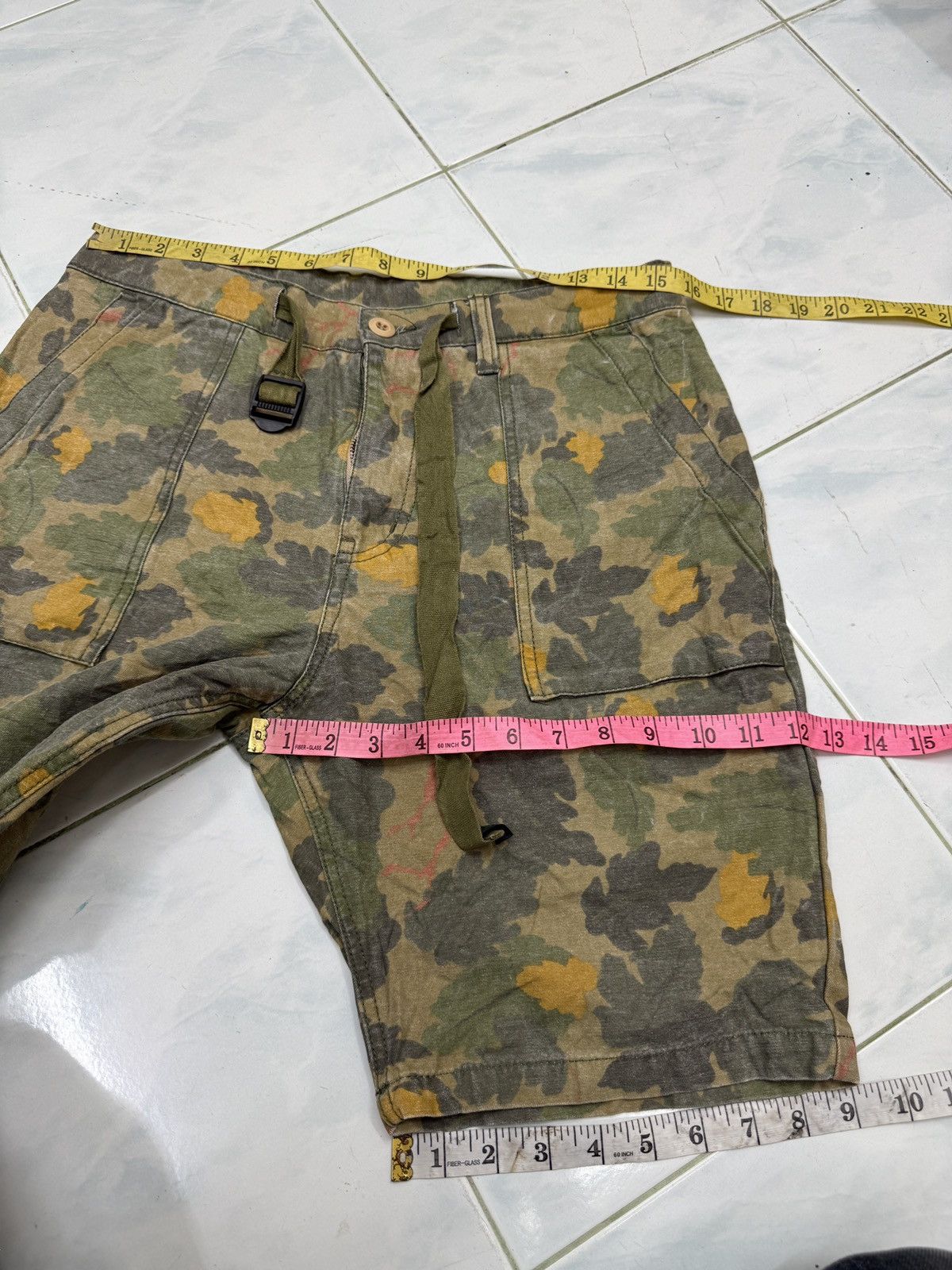 Wild Things 🔥🔥🔥ARCHIVE WILD THINGS CAMO SHORTS Size US 31 - 11 Thumbnail
