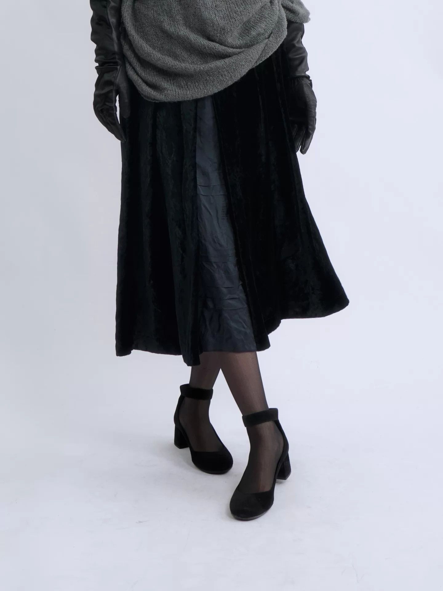 Comme des Garcons COMME des GARÇONS Double CDG Black Velvet Midi Skirt (S) Size 26" / US 2 / IT 38 - 3 Thumbnail
