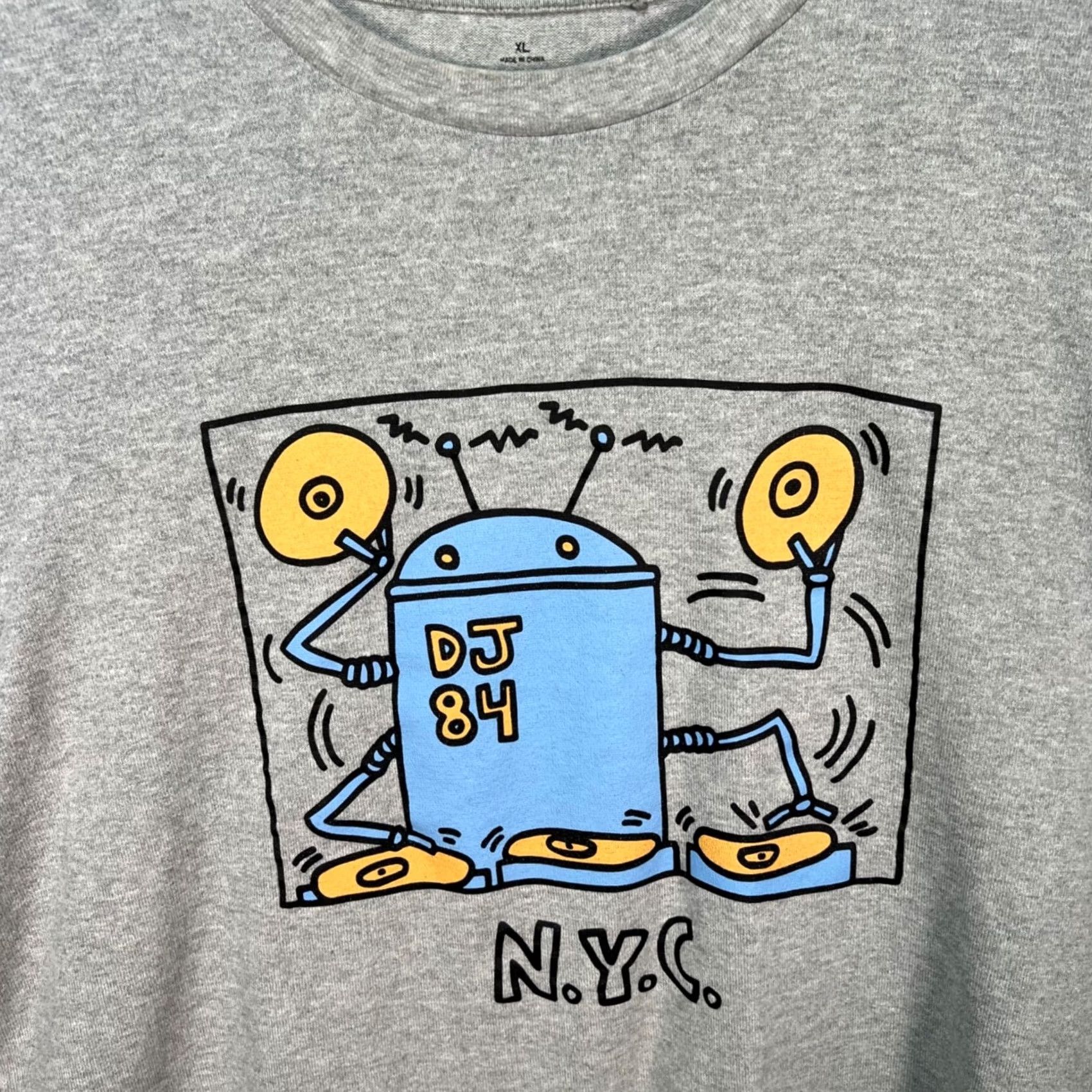 Uniqlo Uniqlo Keith Haring Sprz NY DJ Robot Graphic T-Shirt Gray Cotton Mens XL Size US XL / EU 56 / 4 - 4 Thumbnail
