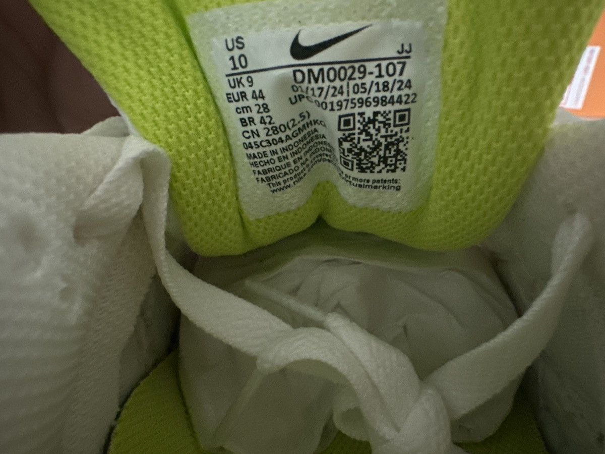 Nike Nike Air Max 90 - White/Khaki-Cyber Size US 10 / EU 43 - 11 Thumbnail