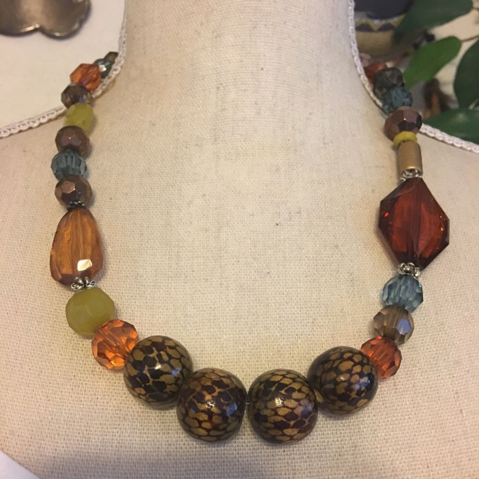 Vintage Vintage multi tone animal print beaded necklace Size ONE SIZE - 1 Thumbnail