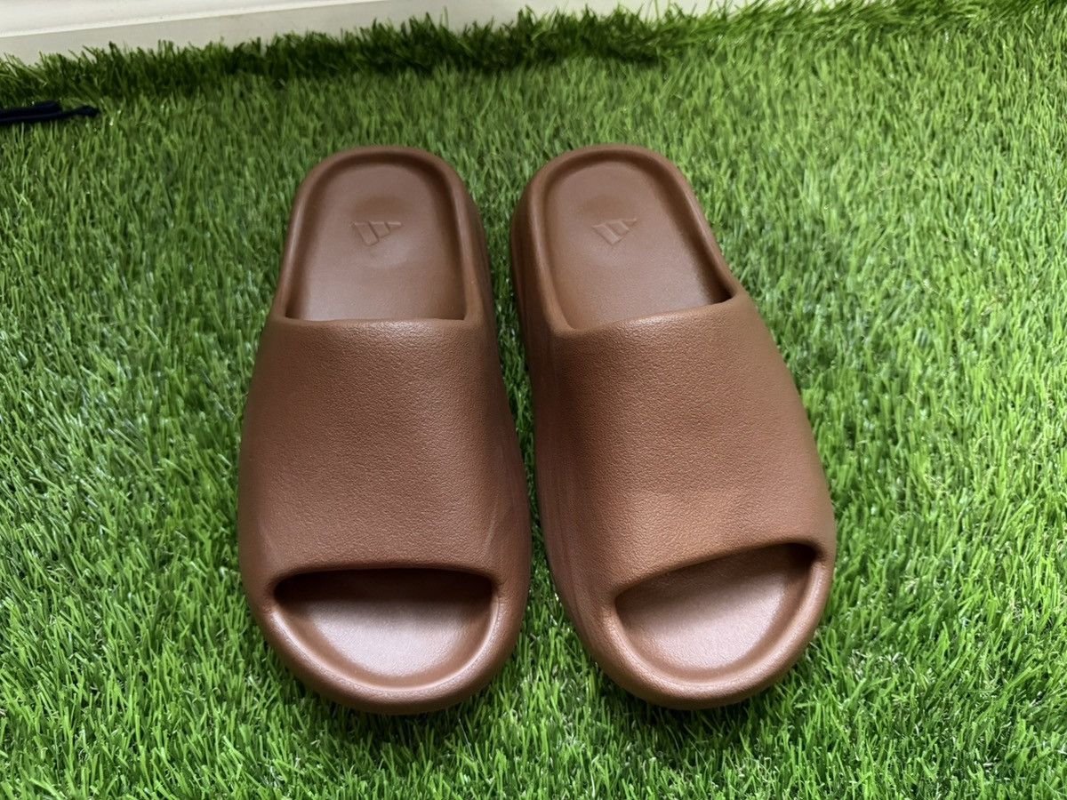 Adidas Adidas Yeezy Slides “Flax”, Size 5, Used Size US 5 / EU 37 - 1 Thumbnail