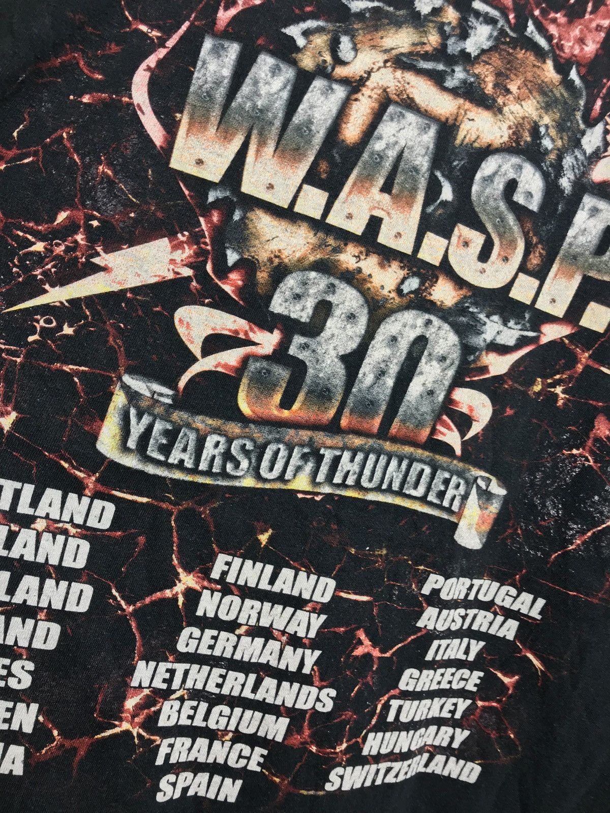 Gildan × Vintage Gildan WASP 30 years of thunder shirt band rock cotton black Size US M / EU 48-50 / 2 - 7 Thumbnail