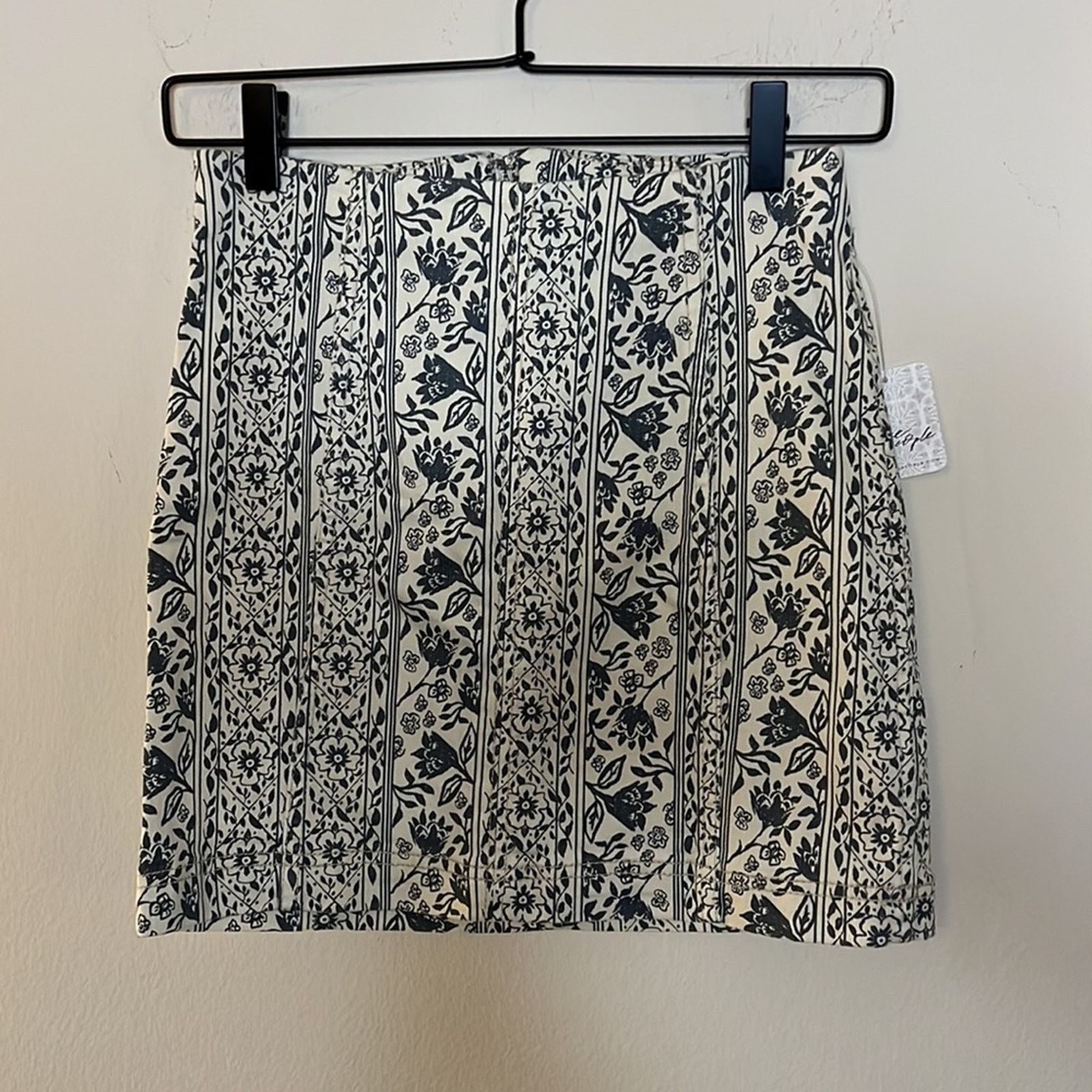 Free People Free People Modern Femme Denim Miniskirt Size 0 Size 25" / US 0 / IT 36 - 3 Thumbnail