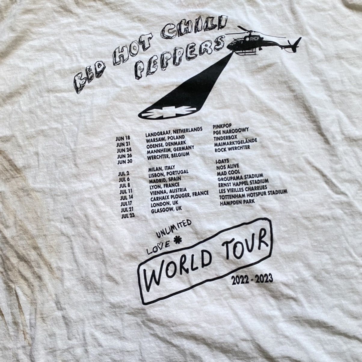 Band Tees RED HOT CHILI PEPPERS 2022-23 WORLD TOUR BIG LOGO T SHIRT Size US XXL / EU 58 / 5 - 4 Thumbnail
