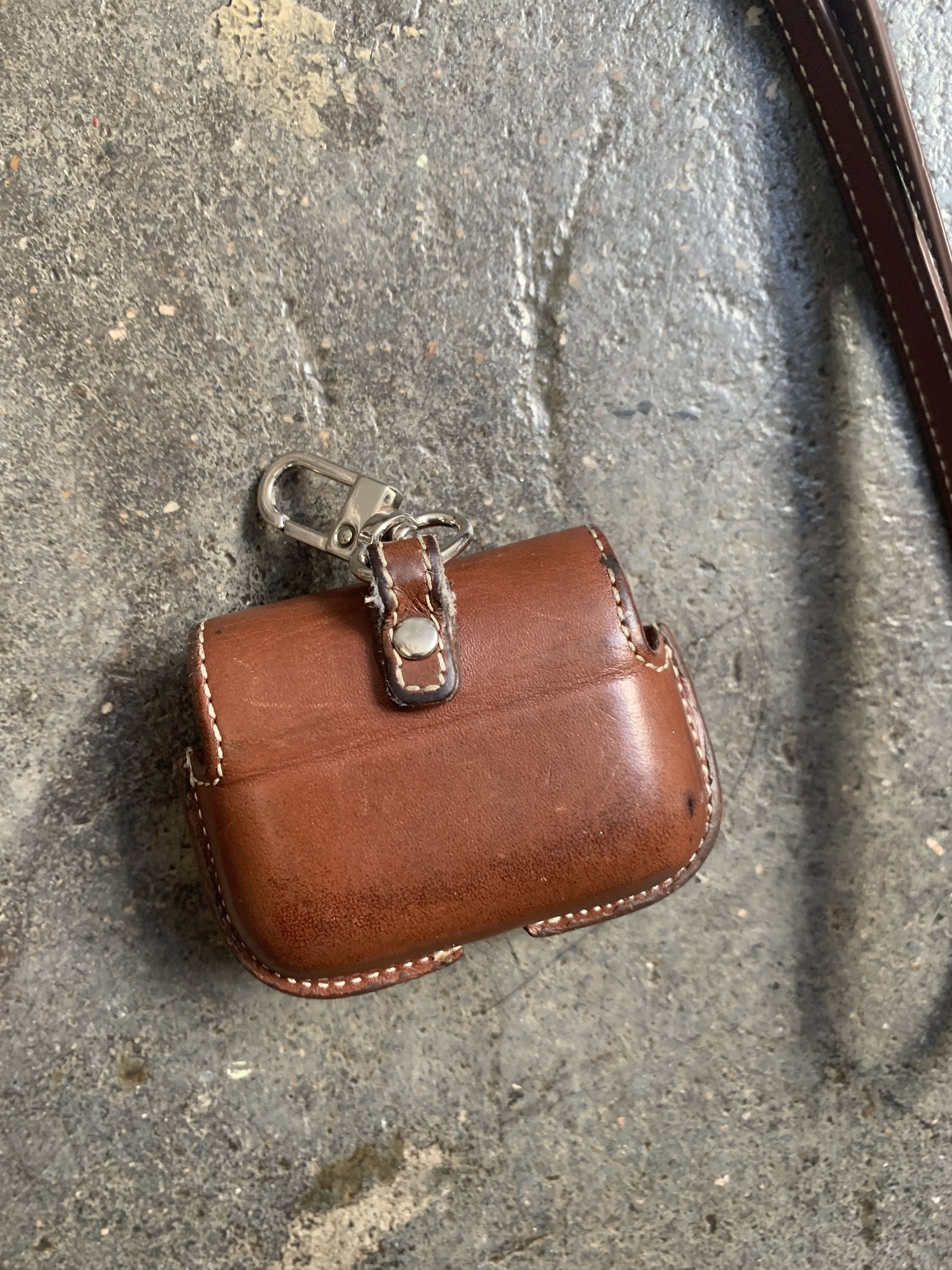 A.P.C. 200$ Chic Air Pod Pro Leather Magnet w/ Detachable Necklace Size ONE SIZE - 6 Thumbnail