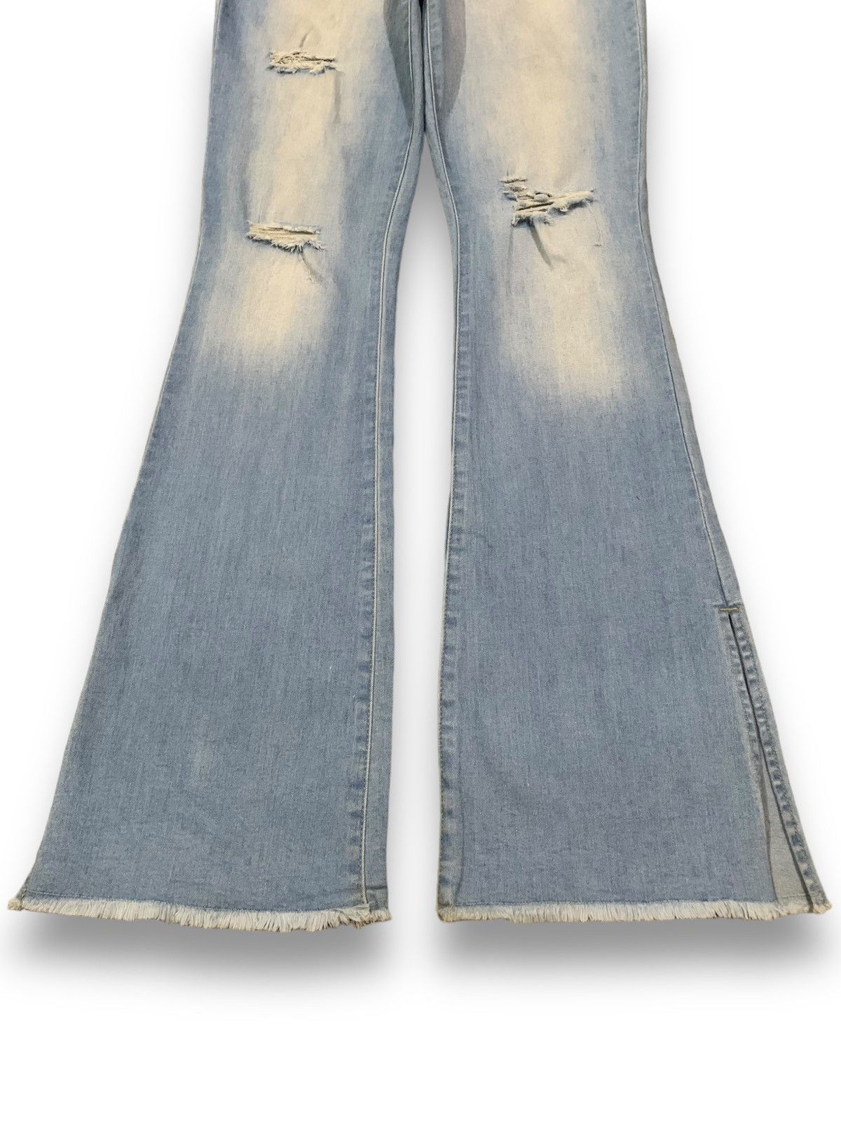 Le Grande Bleu (L.G.B.) Vintage YMI Flare Bell Bottom Frayed Leg Distressed Jeans Size 28" / US 6 / IT 42 - 7 Thumbnail