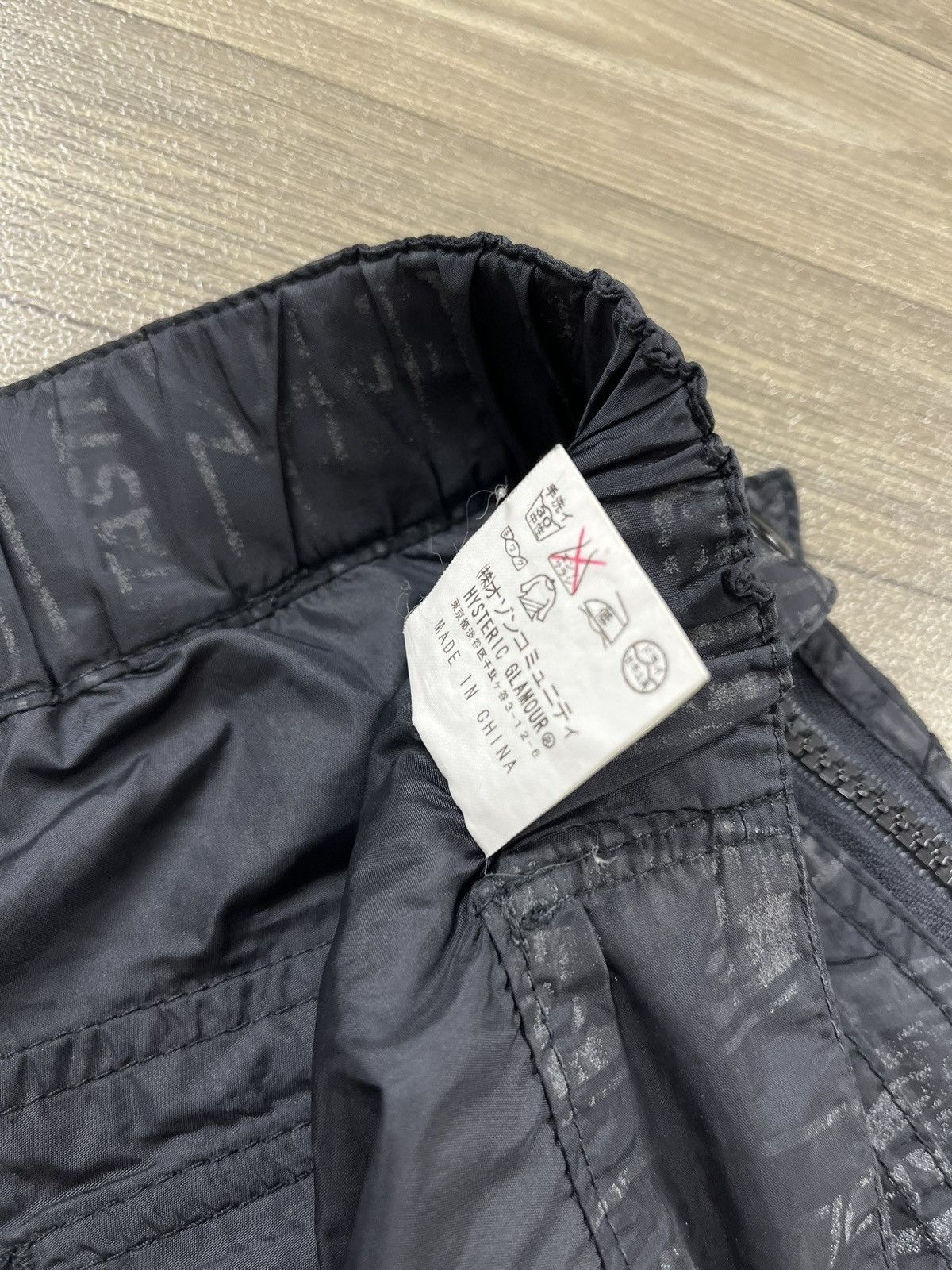 Hysteric Glamour 🇯🇵Vintage Hysteric Glamour AOP Multizipper Parachute Pants Size US 27 - 15 Thumbnail
