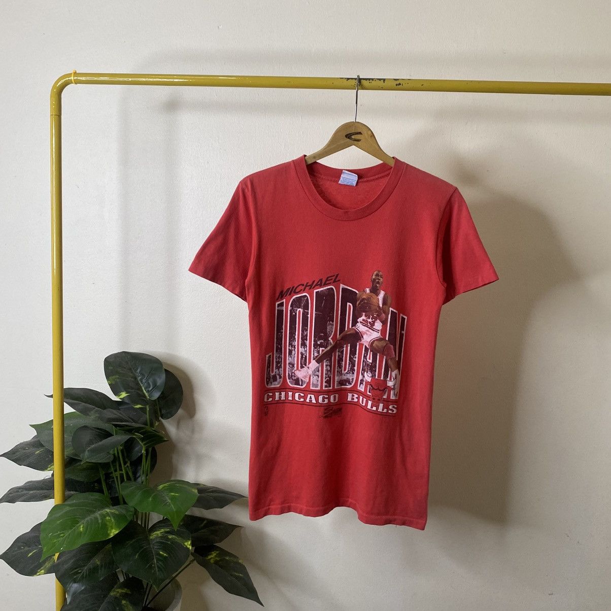 Salem Sportswear 1990s Michael Jordan Chicago Bulls NBA T Shirt Size US S / EU 44-46 / 1 - 1 Thumbnail