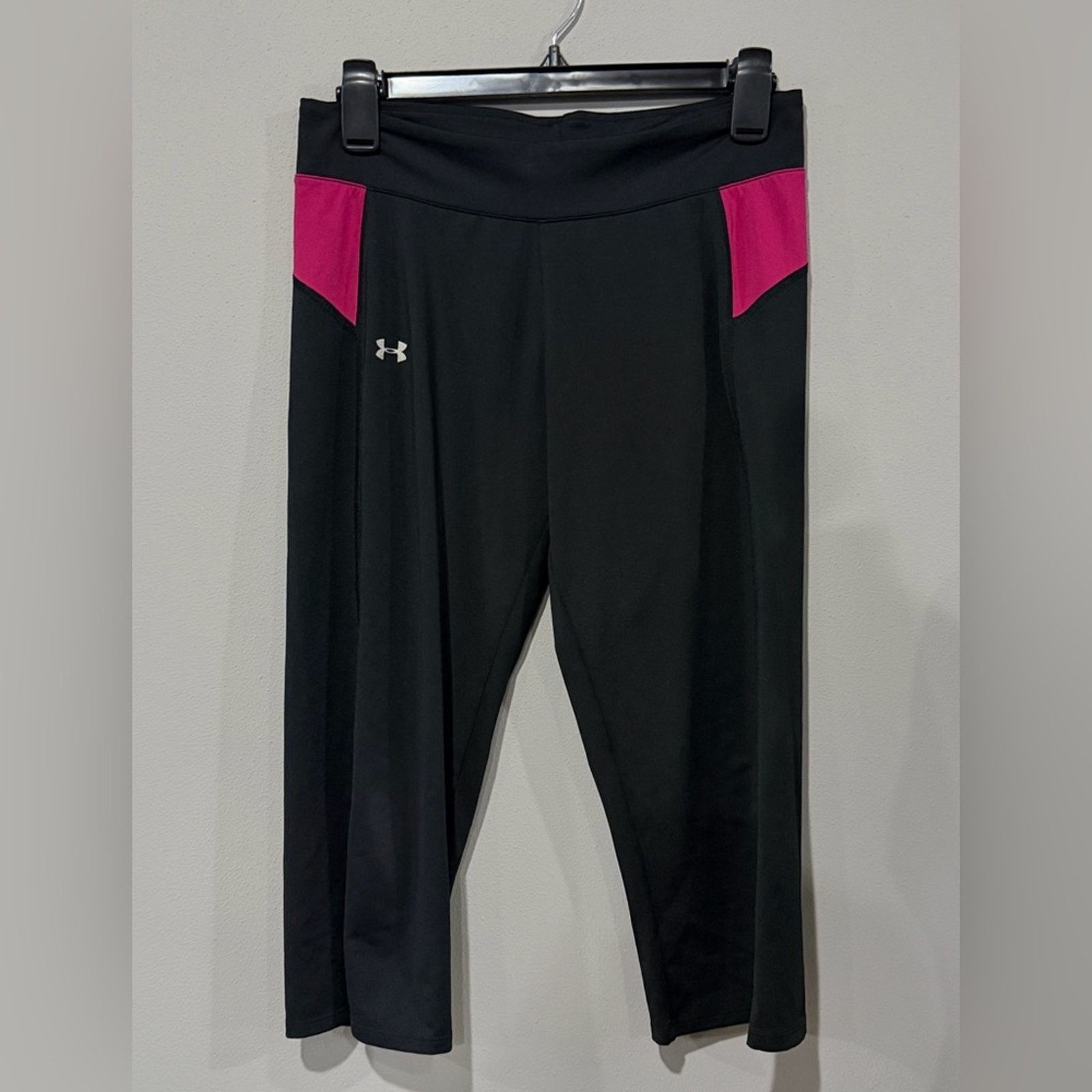 Under Armour Under Armour AllSeasonGear Capri Leggings Black/Pink Size SM Size 28" / US 6 / IT 42 - 1 Thumbnail