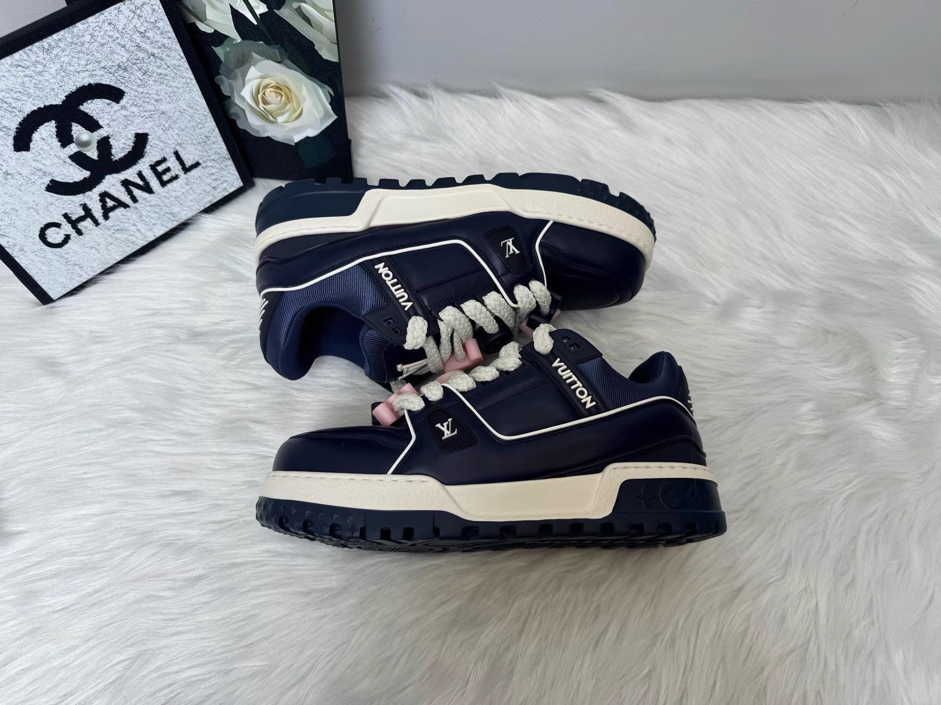 Louis Vuitton Louis Vuitton Blue Leather Valentine Men's Item K36 Size US 8.5 / EU 41-42 - 7 Thumbnail