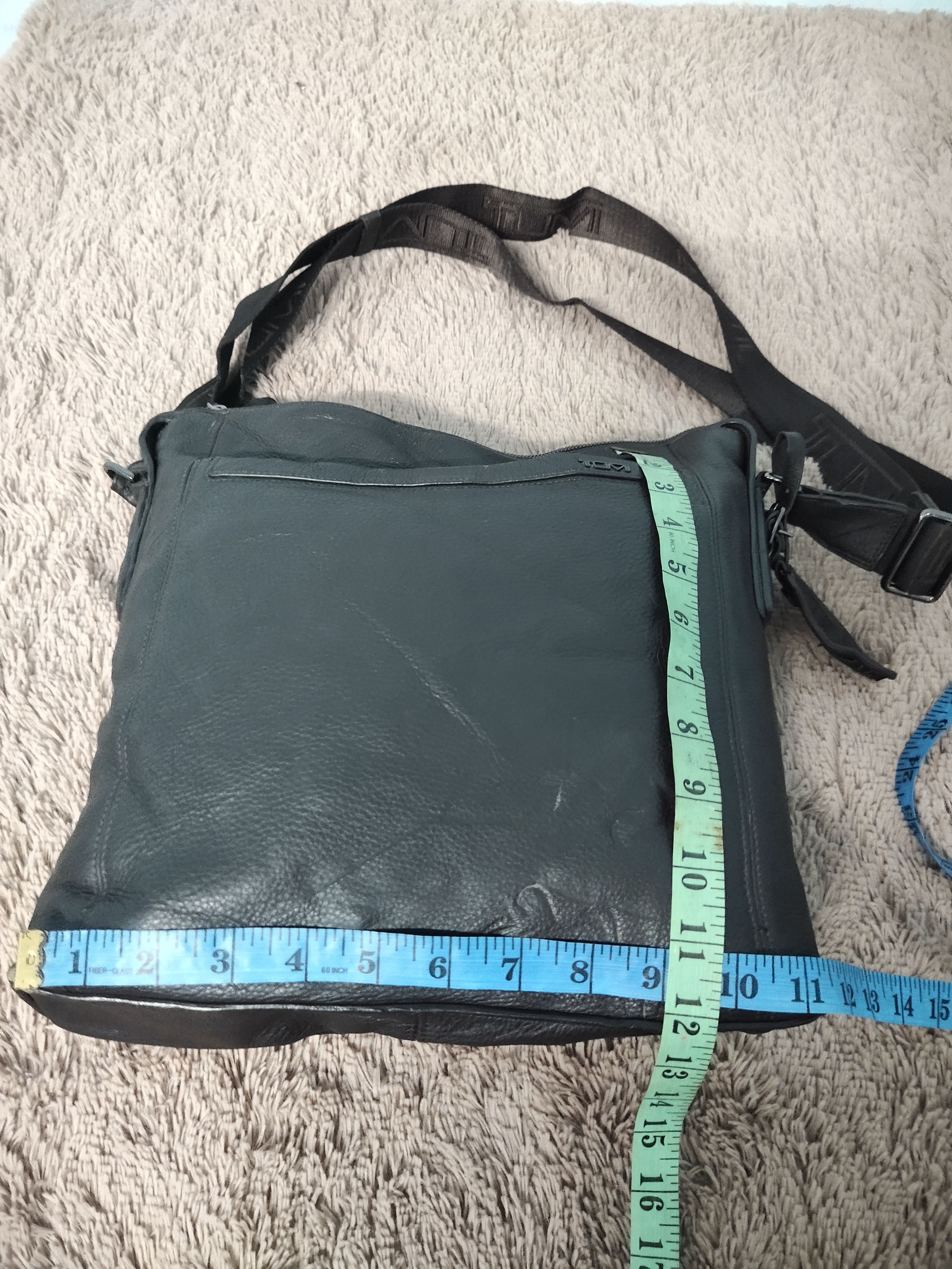Tumi Tumi Leather Sling Bag Size ONE SIZE - 9 Thumbnail