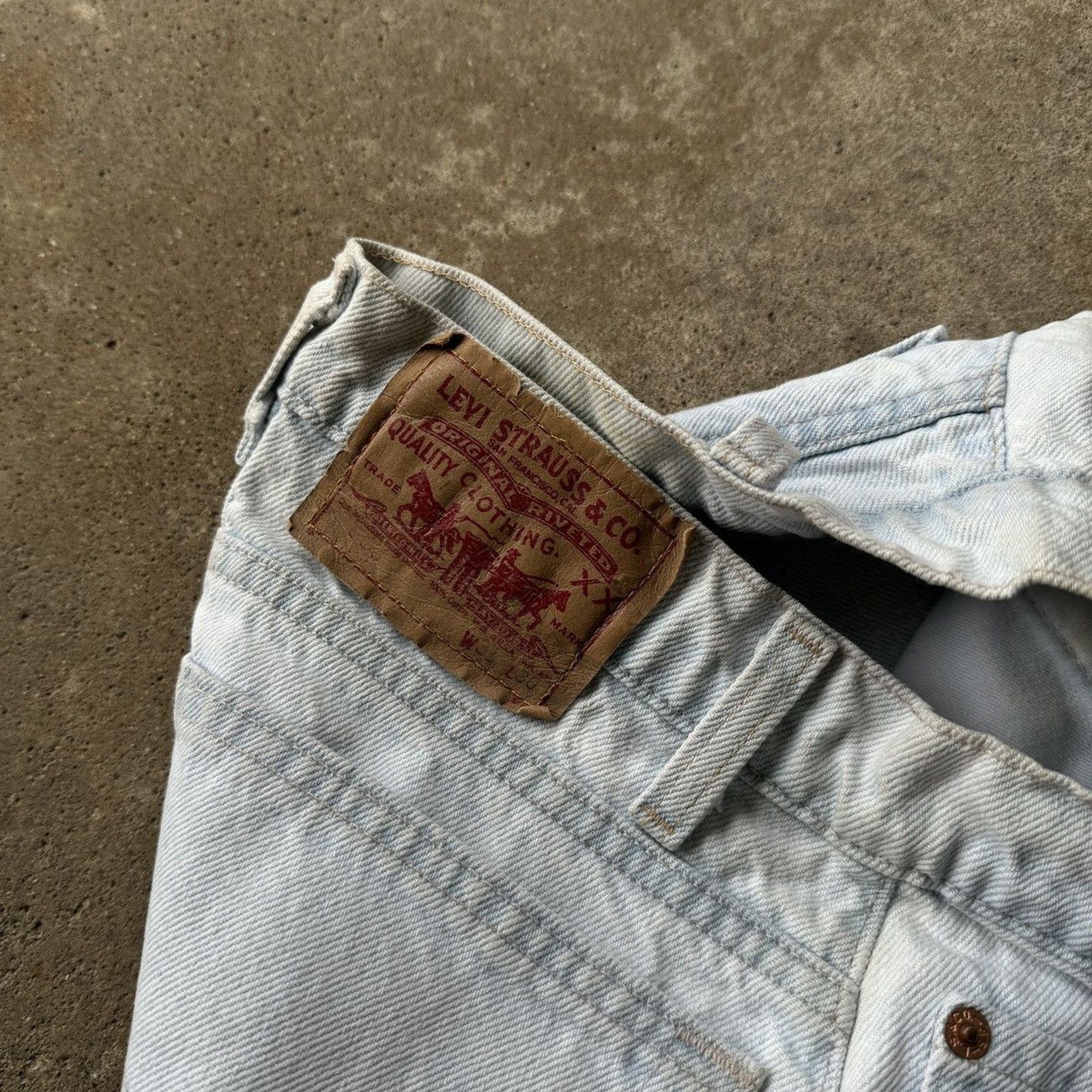 Levi's VINTAGE 90s LEVI'S 550 LIGHT WASH FADED DENIM JEANS 29 Size US 29 - 8 Thumbnail