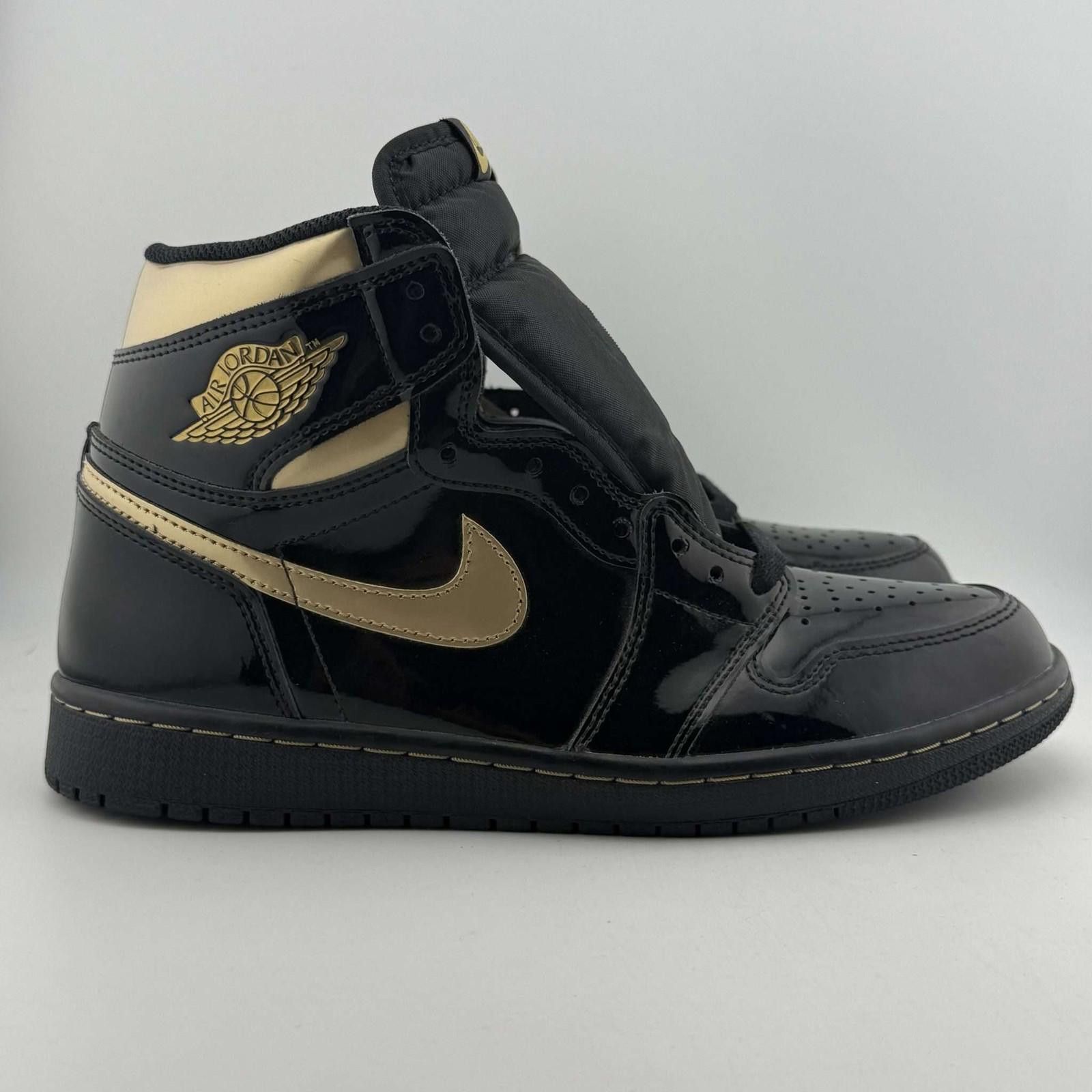 Nike Jordan 1 Metallic Gold Size US 9 / EU 42 - 3 Thumbnail