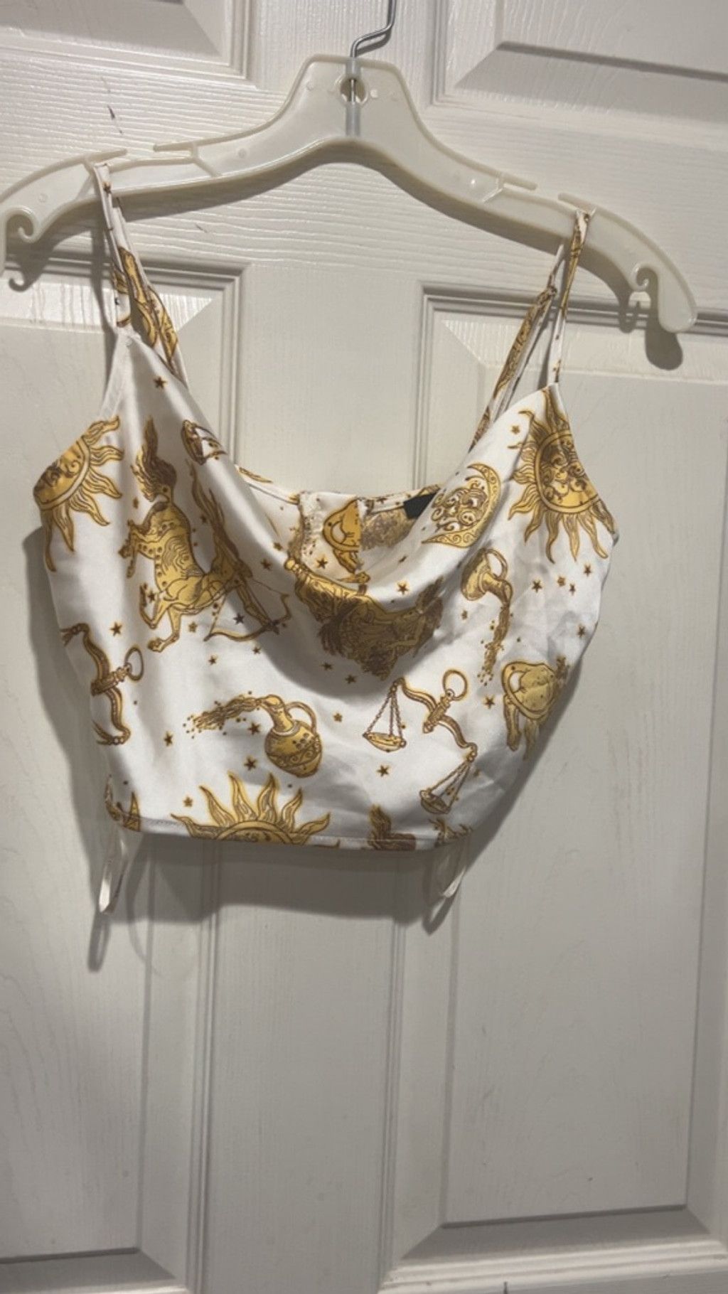 Forever 21 Women's Forever 21 Crop Top S White Gold Zodiac Print Size S / US 4 / IT 40 - 1 Thumbnail