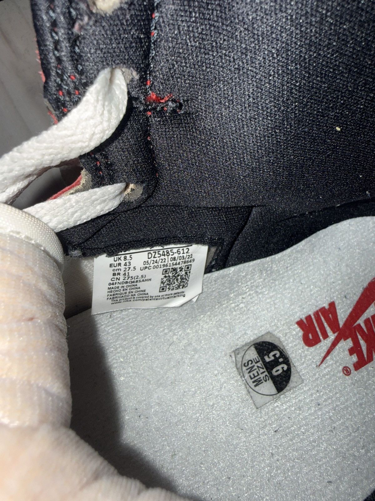 Jordan Brand Air Jordan 1 Retro High OG Chicago Lost and Found Size US 9.5 / EU 42-43 - 8 Thumbnail