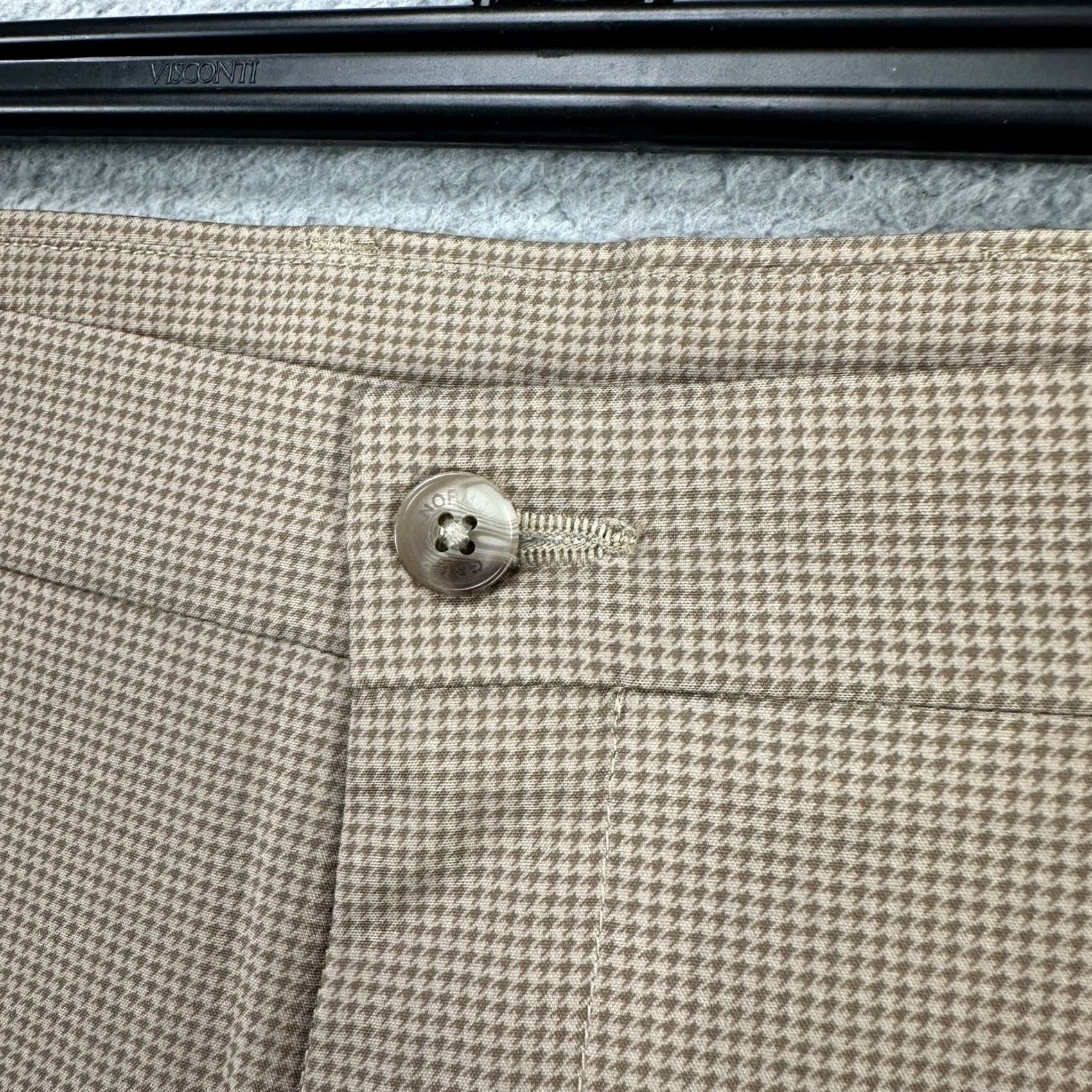 Vintage Greg Norman Mens Chino Golf Shorts 40 Brown Houndstooth Performance Stretch Logo Size US 40 / EU 56 - 4 Thumbnail
