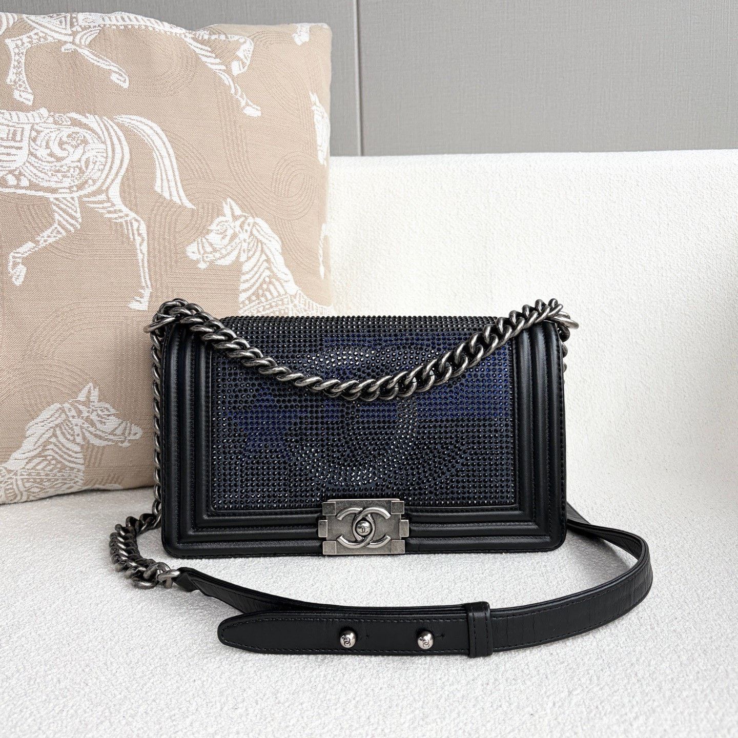 Chanel Pre-loved Bag Very good condition Size ONE SIZE - 1 Thumbnail
