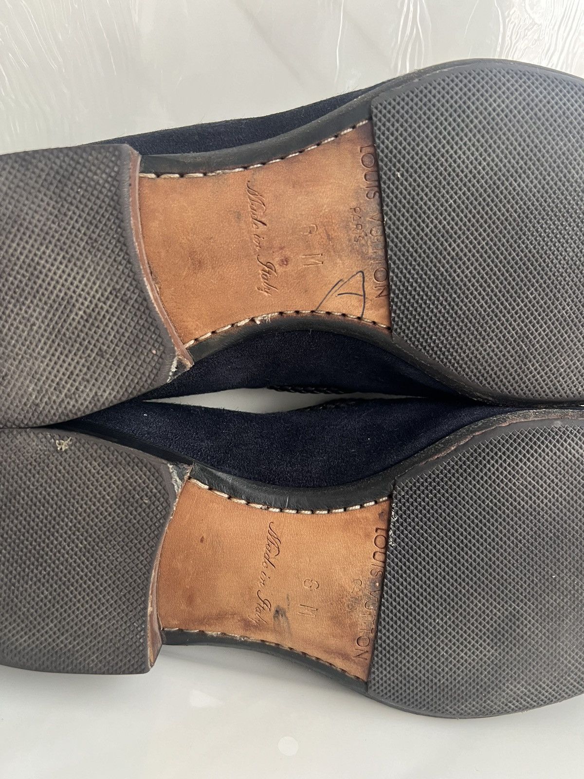 Louis Vuitton Louis Vuitton Men’s Tassel Blue Suede loafers Size US 7 / EU 40 - 10 Thumbnail