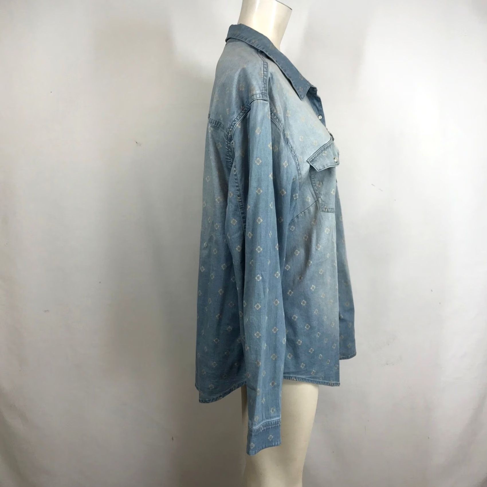Vintage Tahari Womens 2XL Blue Denim Diamond Print Snap Front Long Sleeve Shirt Clothes Shirt Button-Up Casual Western Bohemian Plus Size Mens Womens Girls Size XXL / US 16-18 / IT 52-54 - 4 Thumbnail