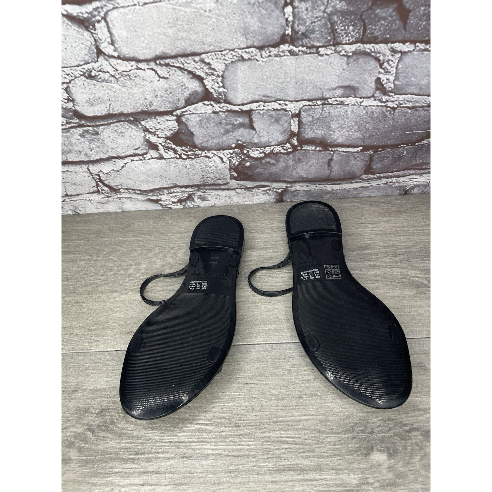Stuart Weitzman Stuart Weitzman Black Sawyer Jelly Flats Slides Sandals Wome Size US 7 / IT 37 - 21 Thumbnail