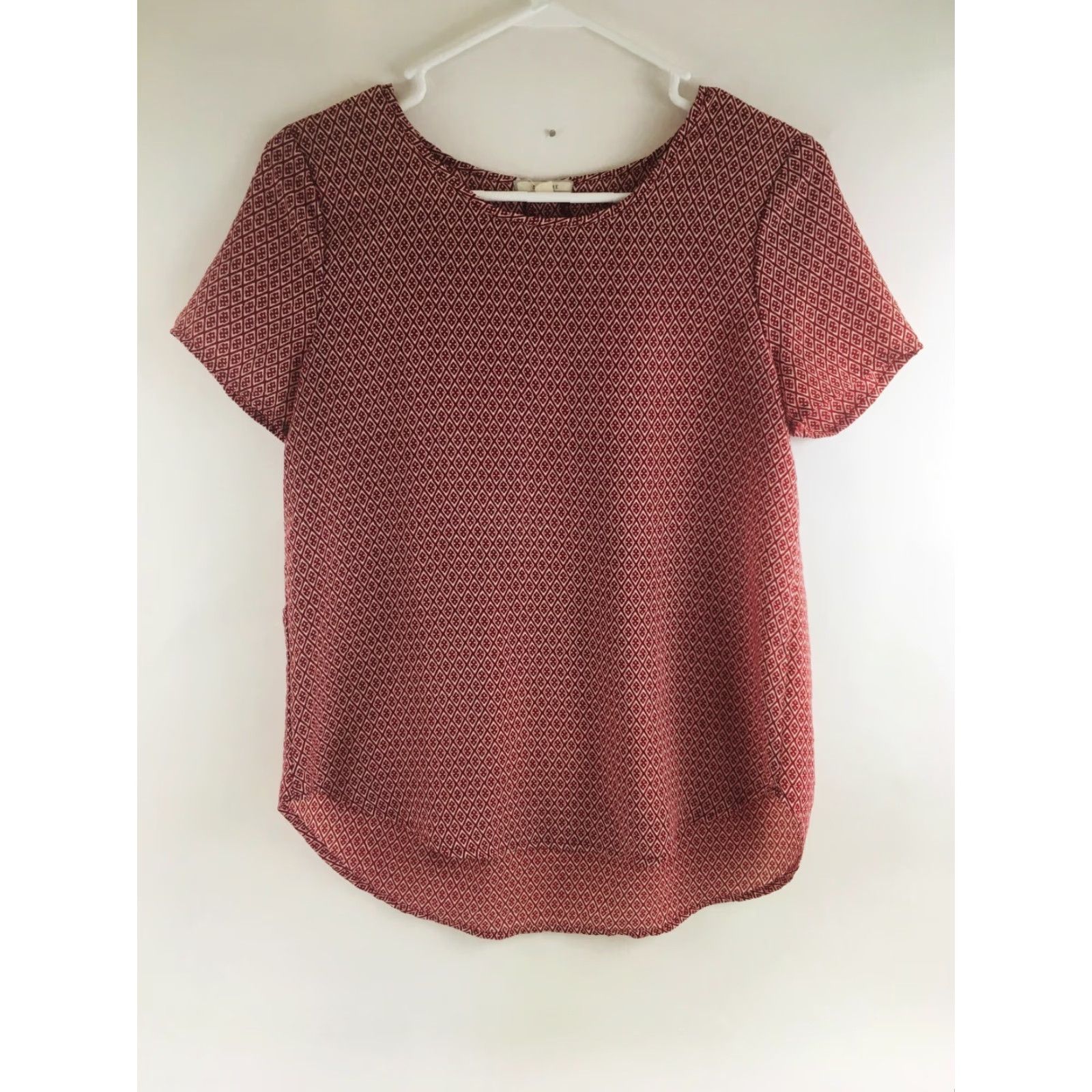 Vintage Pleione Shirt Women's XS Red Floral Round Neck Pleated Back Short Sleeve Size XS / US 0-2 / IT 36-38 - 2 Thumbnail