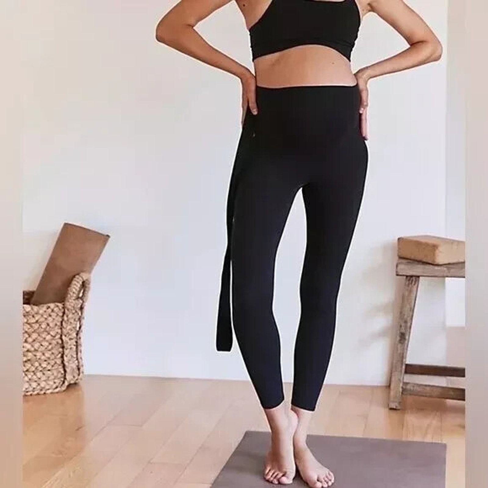 Free People HATCH NEVER BETTER LEGGING PERFORMANCE LEGGING Size 25" / US 0 / IT 36 - 1 Thumbnail