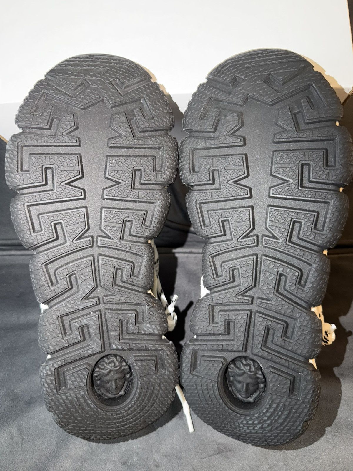 Versace Versace Trigreca V2 ‘White Grey’ Sneakers Size 41EU/8MUS Size US 8 / EU 41 - 7 Thumbnail